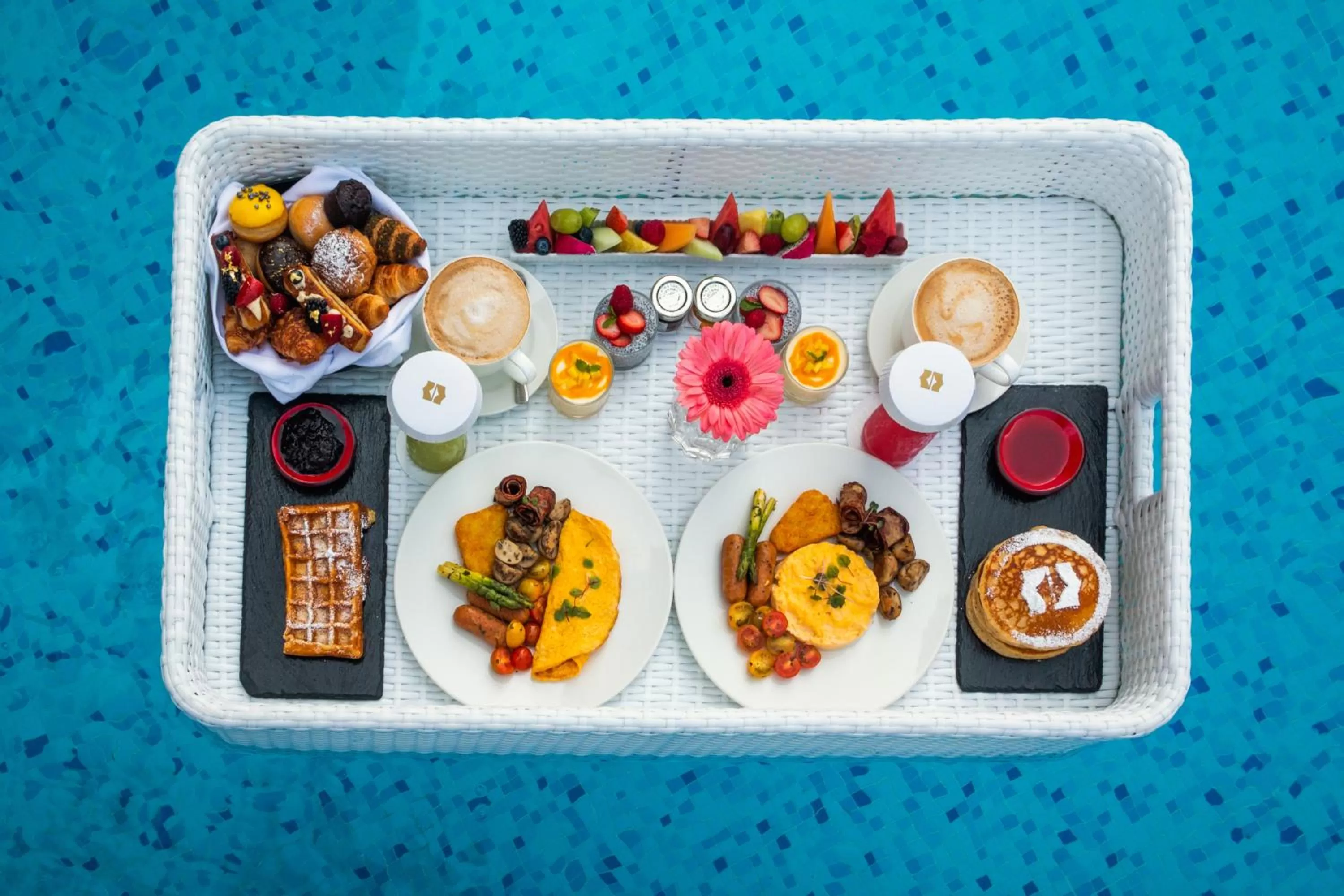 Swimming pool in Shangri-La Dubai