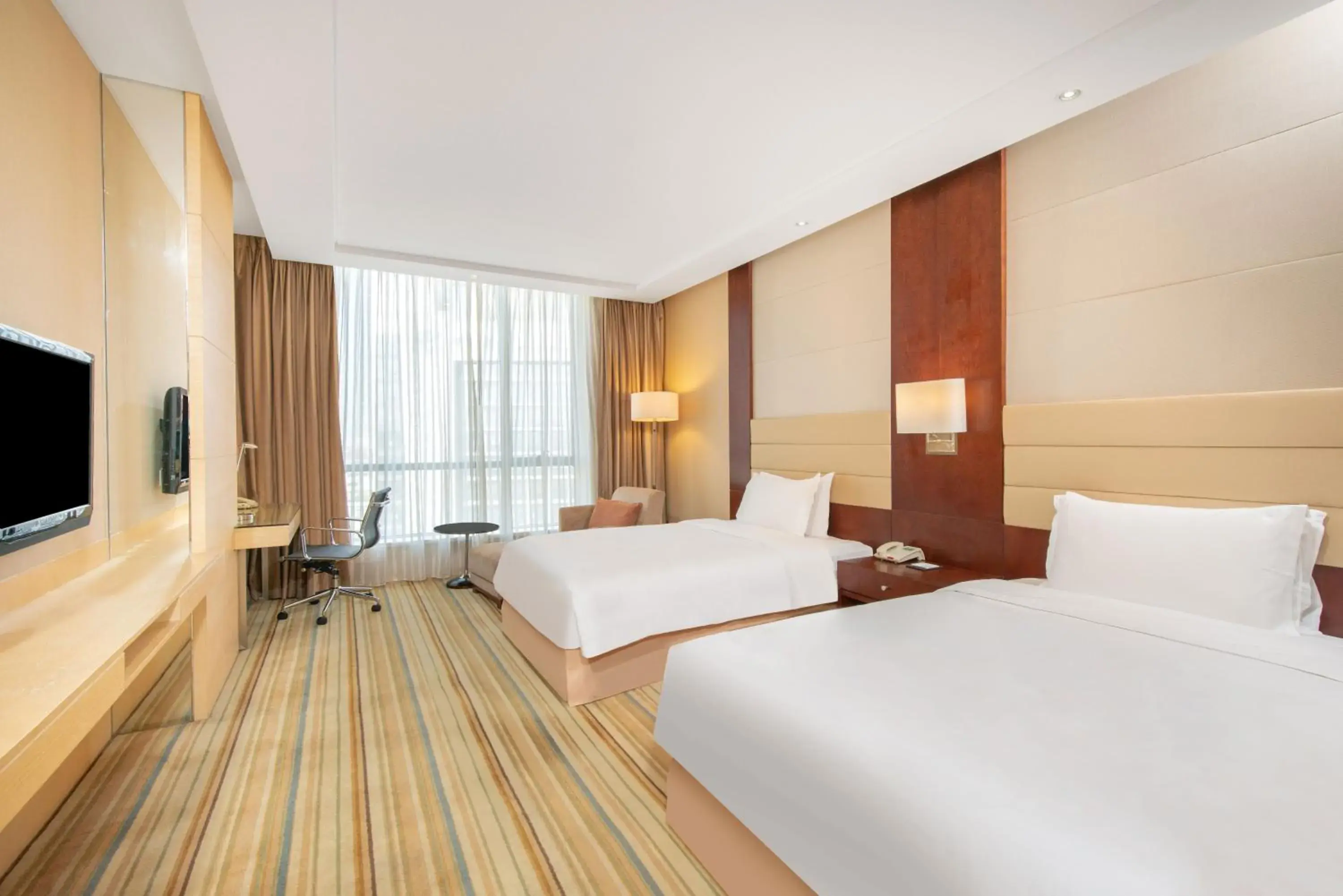 Photo of the whole room, Bed in Holiday Inn Taicang City Centre, an IHG Hotel