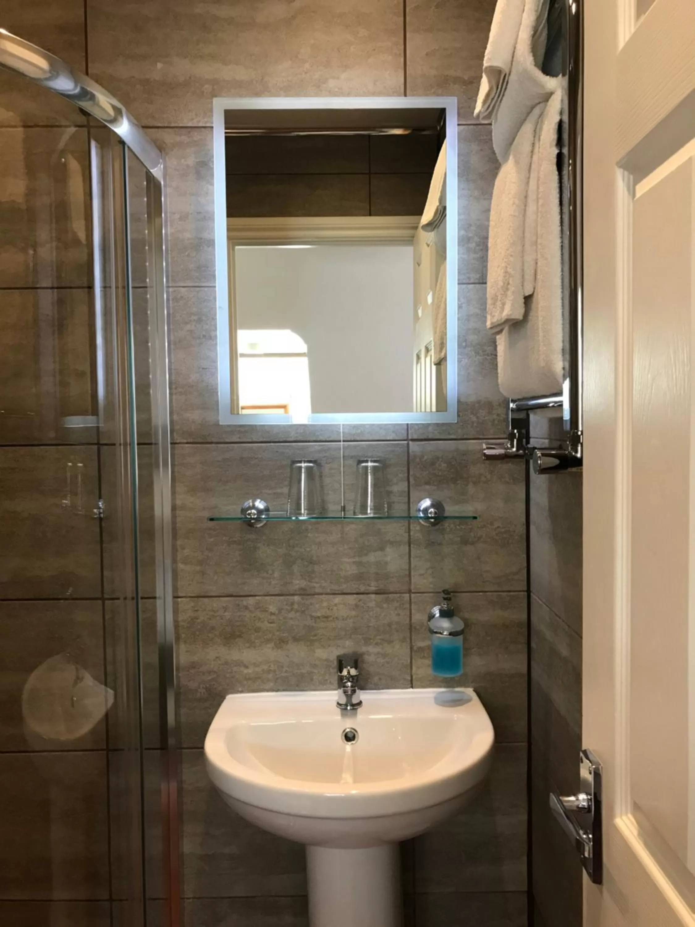 Shower in Cassandra Guest House