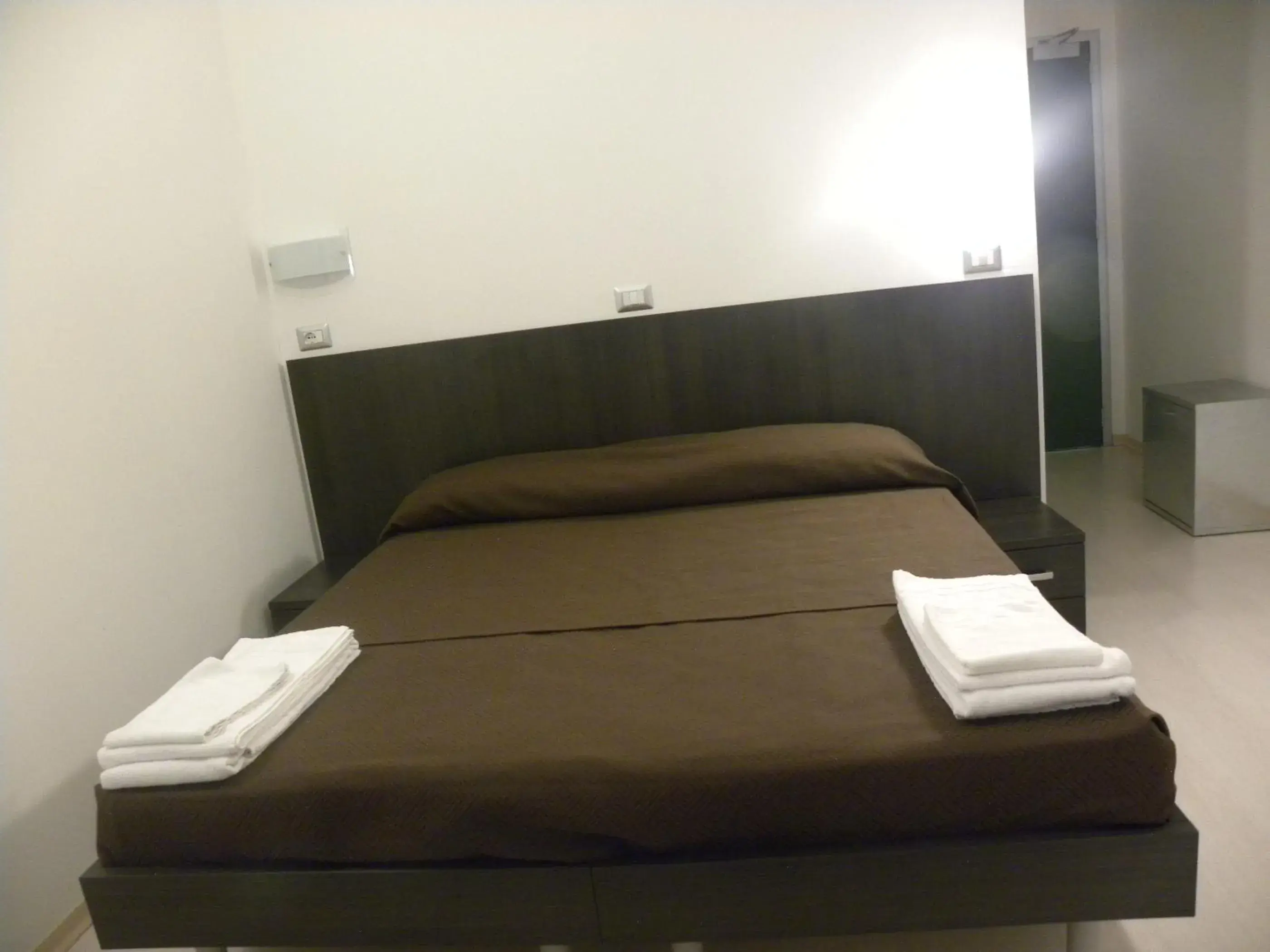 Photo of the whole room, Bed in Hotel Sharing