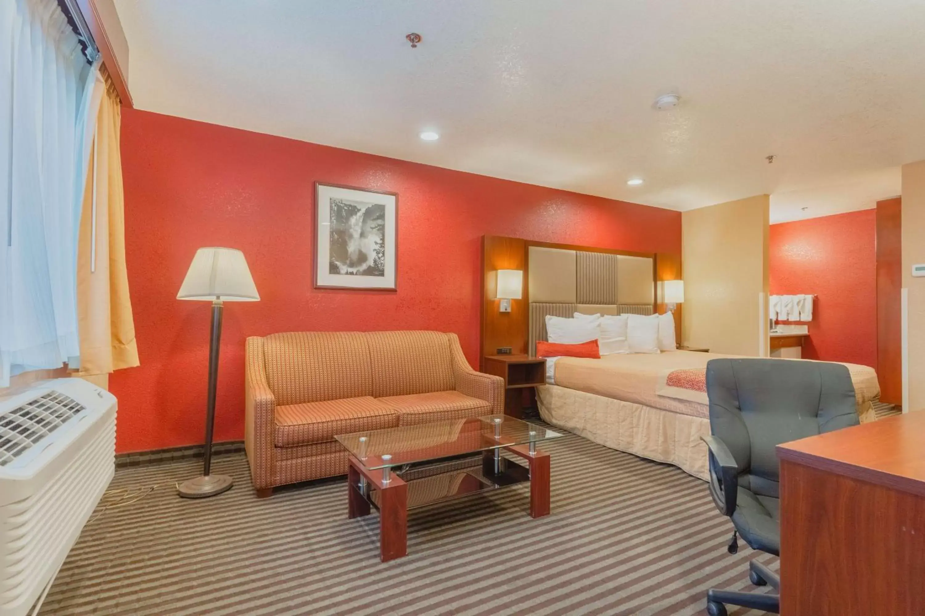 Bedroom in Best Western Plus Yosemite Way Station