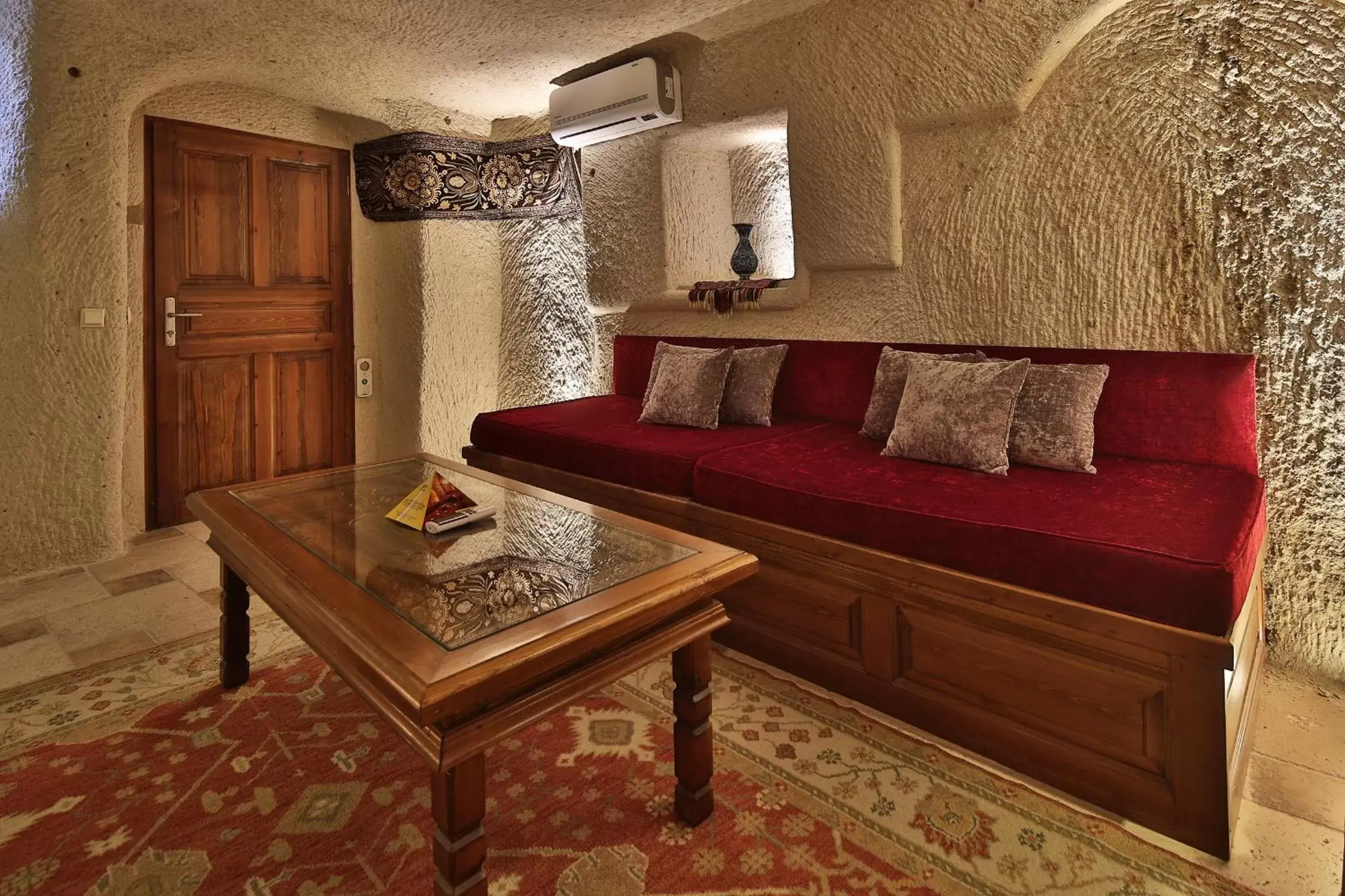 TV and multimedia, Seating Area in Cappadocia Cave Suites