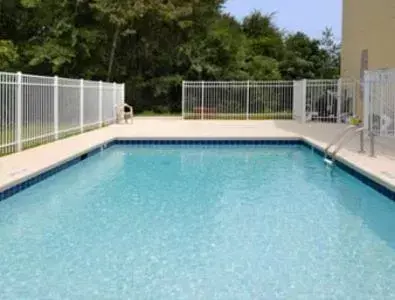 Swimming Pool in Days Inn & Suites by Wyndham Swainsboro