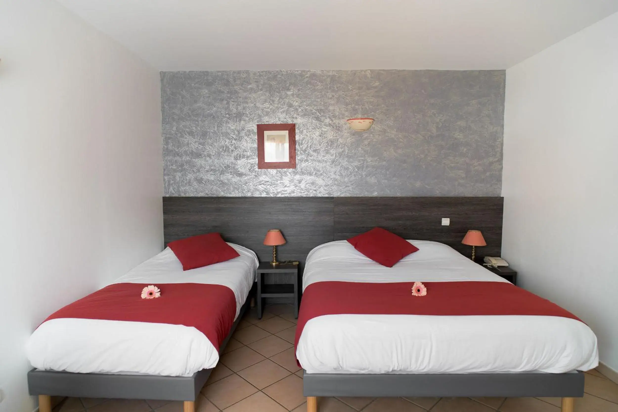 Bedroom, Bed in Hôtel Ariane