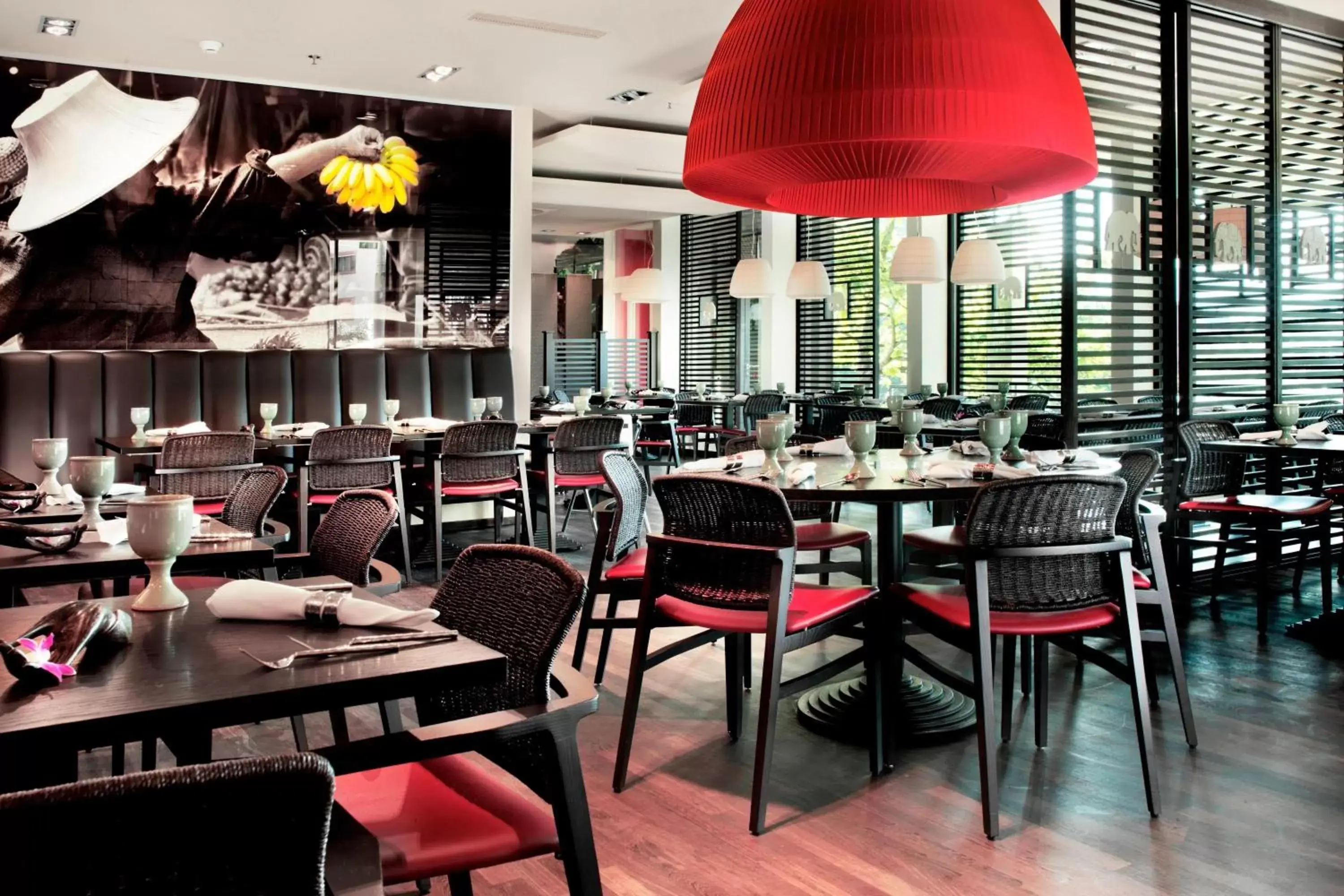 Restaurant/Places to Eat in Zurich Marriott Hotel
