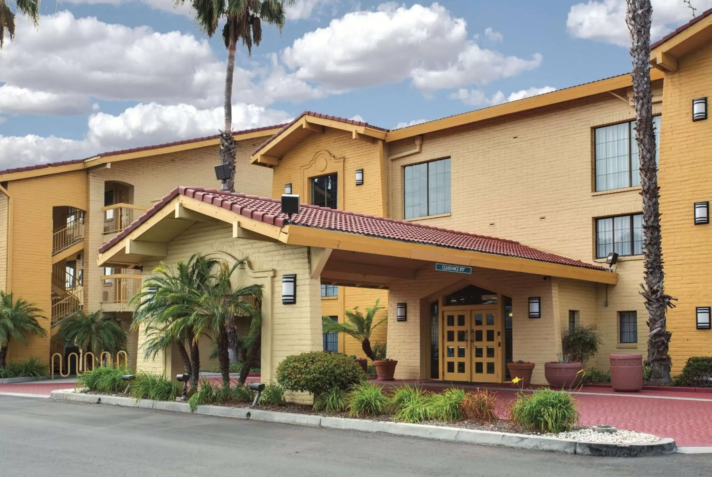 Property Building in La Quinta Inn by Wyndham Ventura