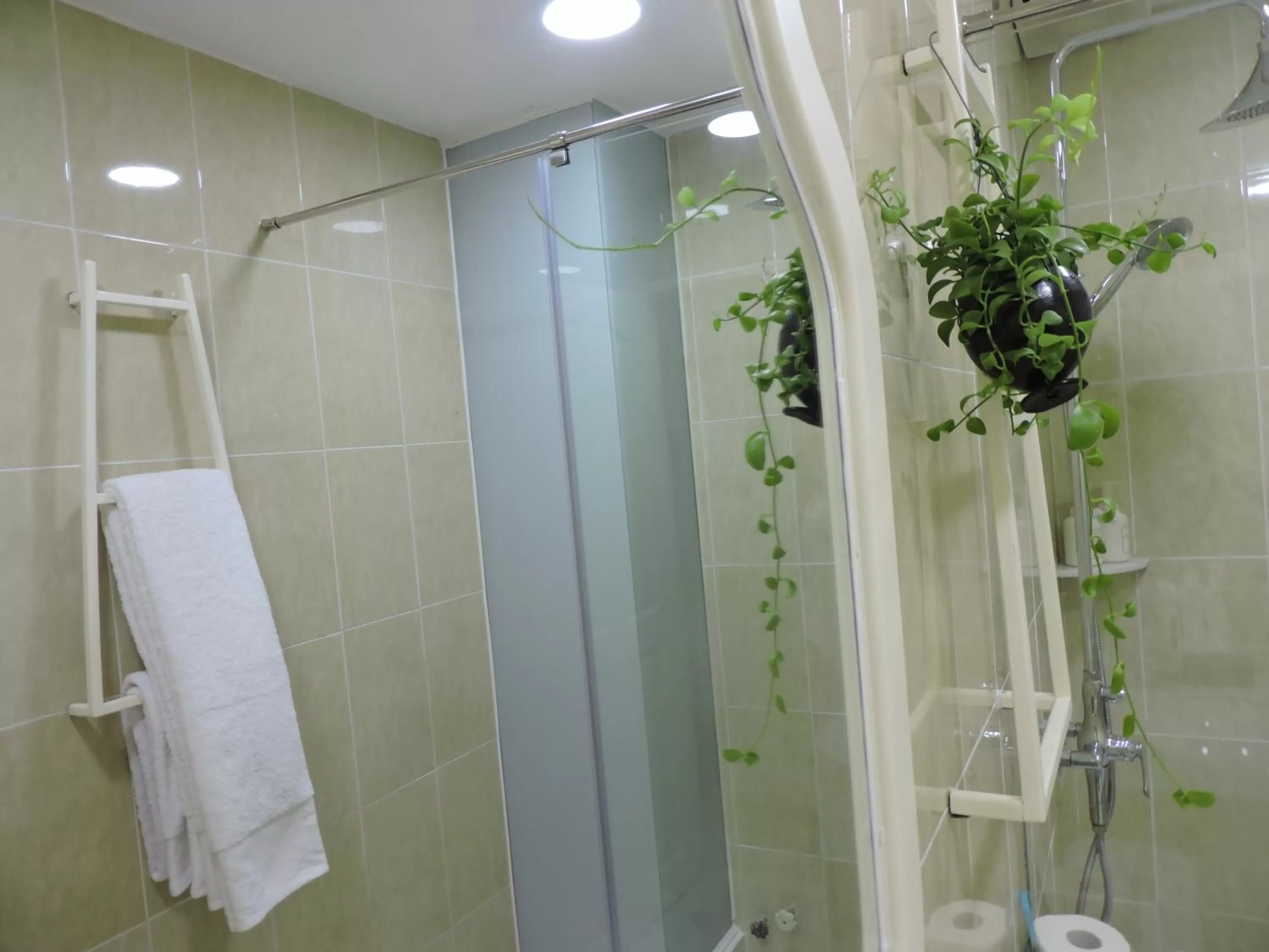 Bathroom in Chez Lotus Rose