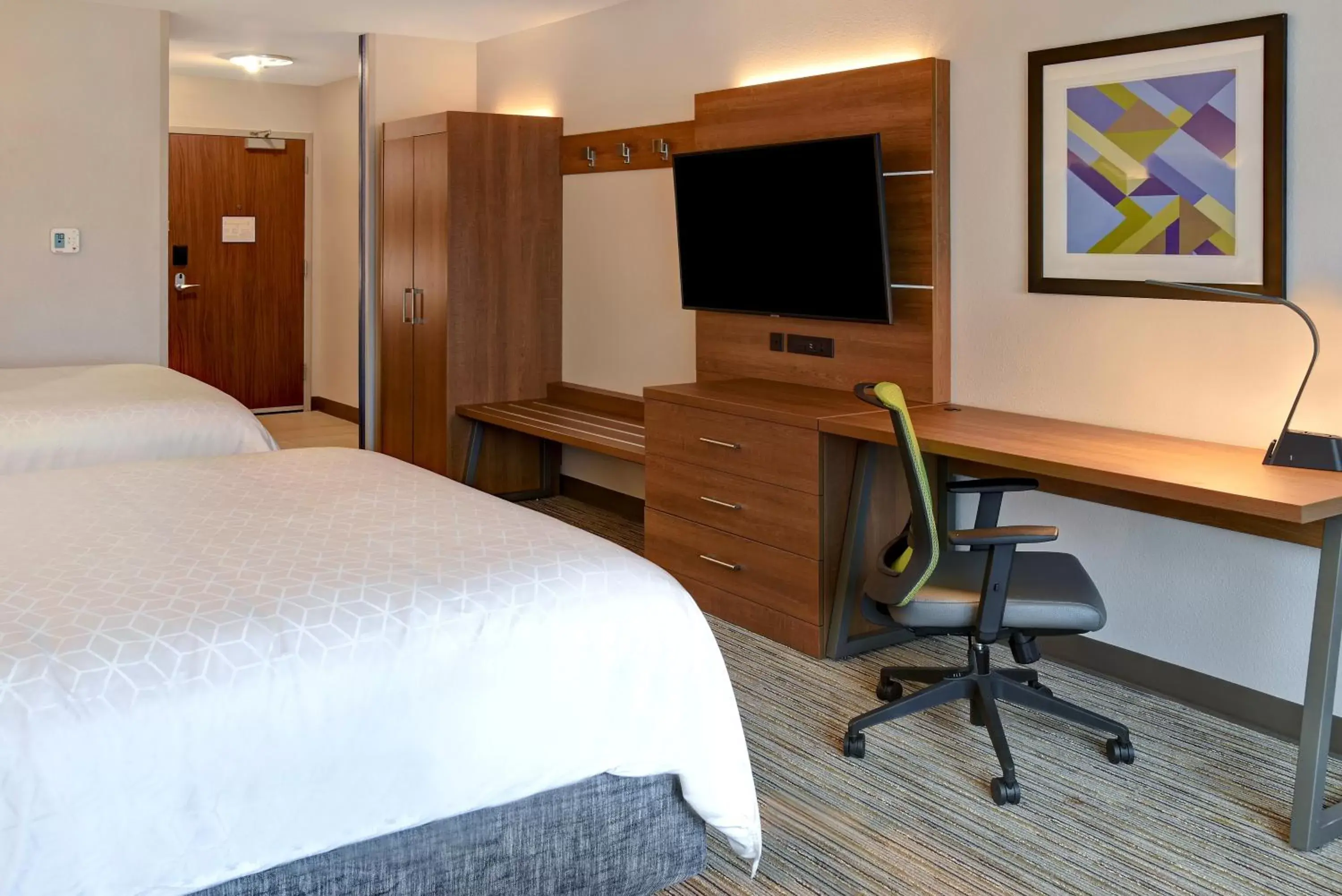 Photo of the whole room, Bed in Holiday Inn Express & Suites - Ottawa by IHG Photo of the whole room, Bed in Holiday Inn Express & Suites - Ottawa by IHG