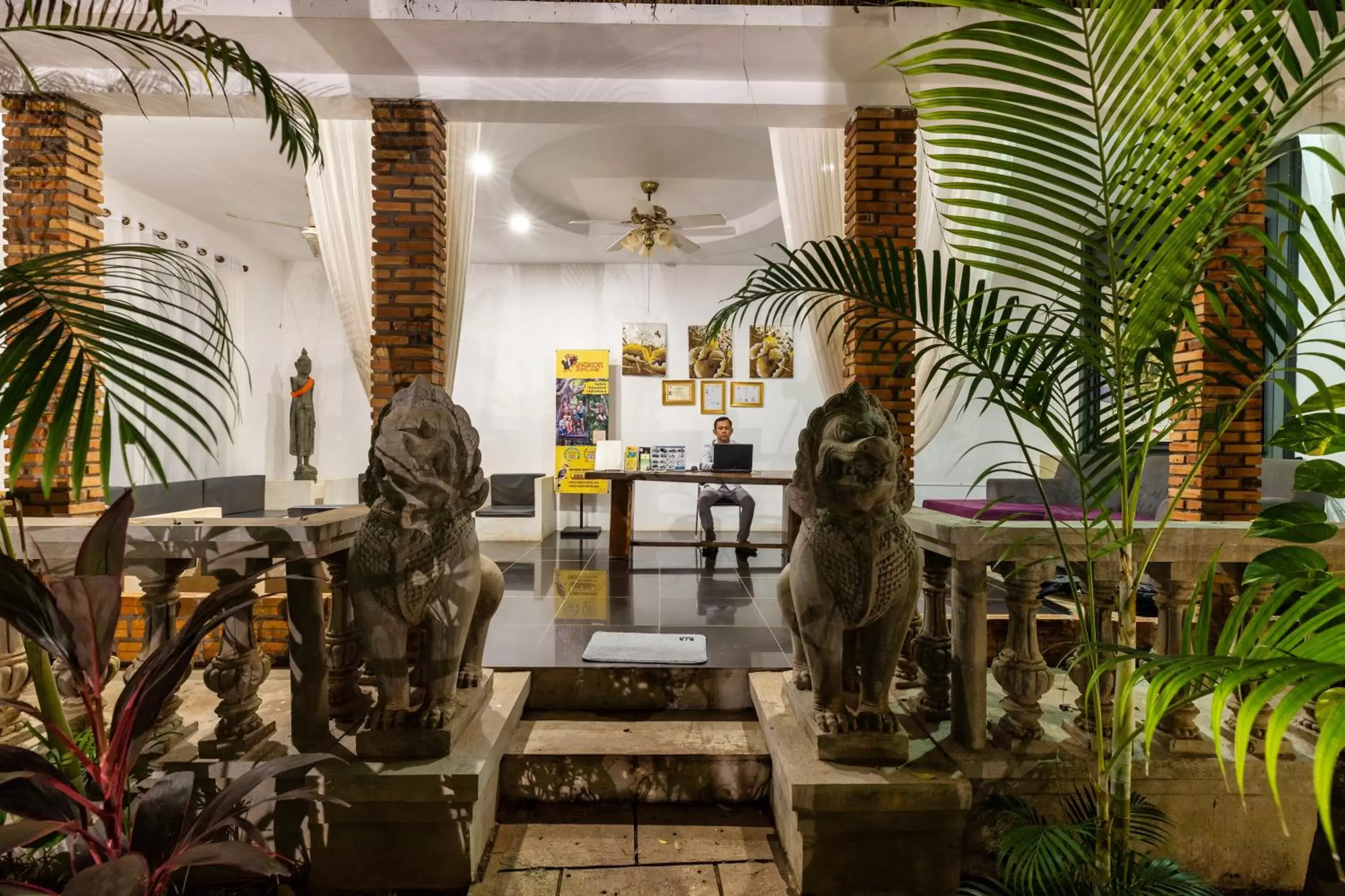 Lobby or reception, Restaurant/Places to Eat in Maison Gen Angkor
