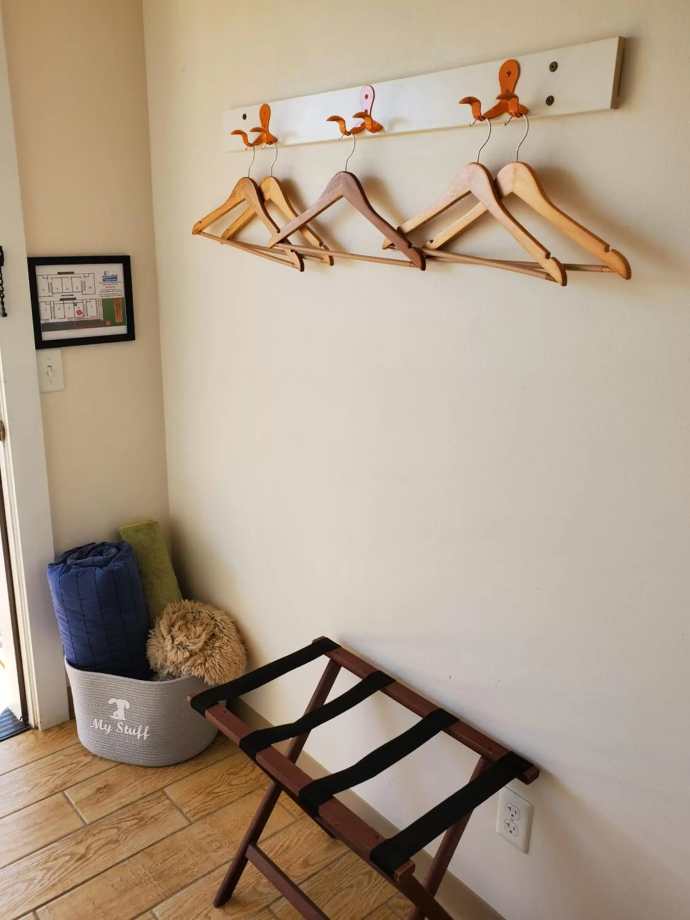 Pets, Seating Area in Moonstone Beach Motel