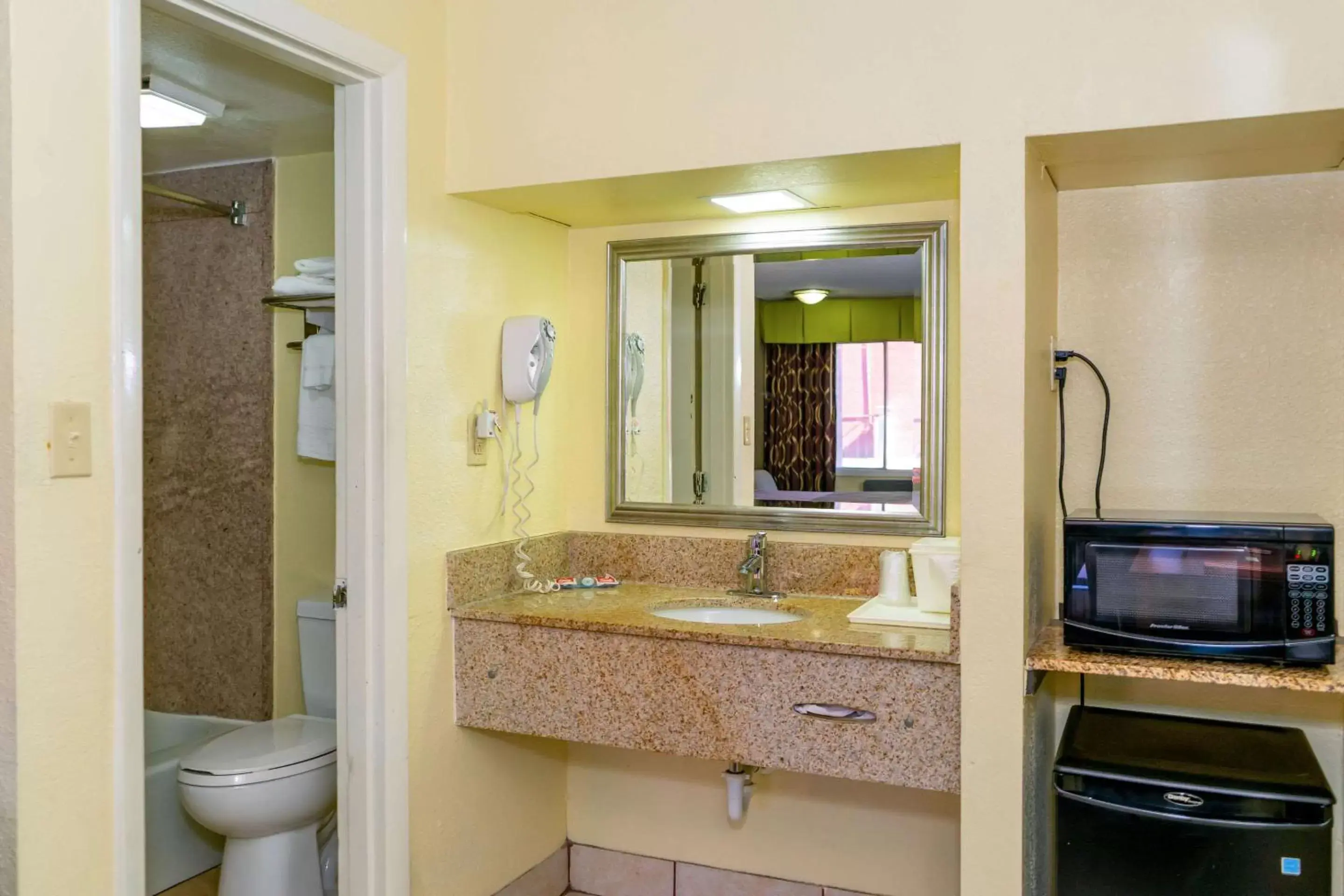 Bathroom in Econo Lodge Weldon - Roanoke Rapids