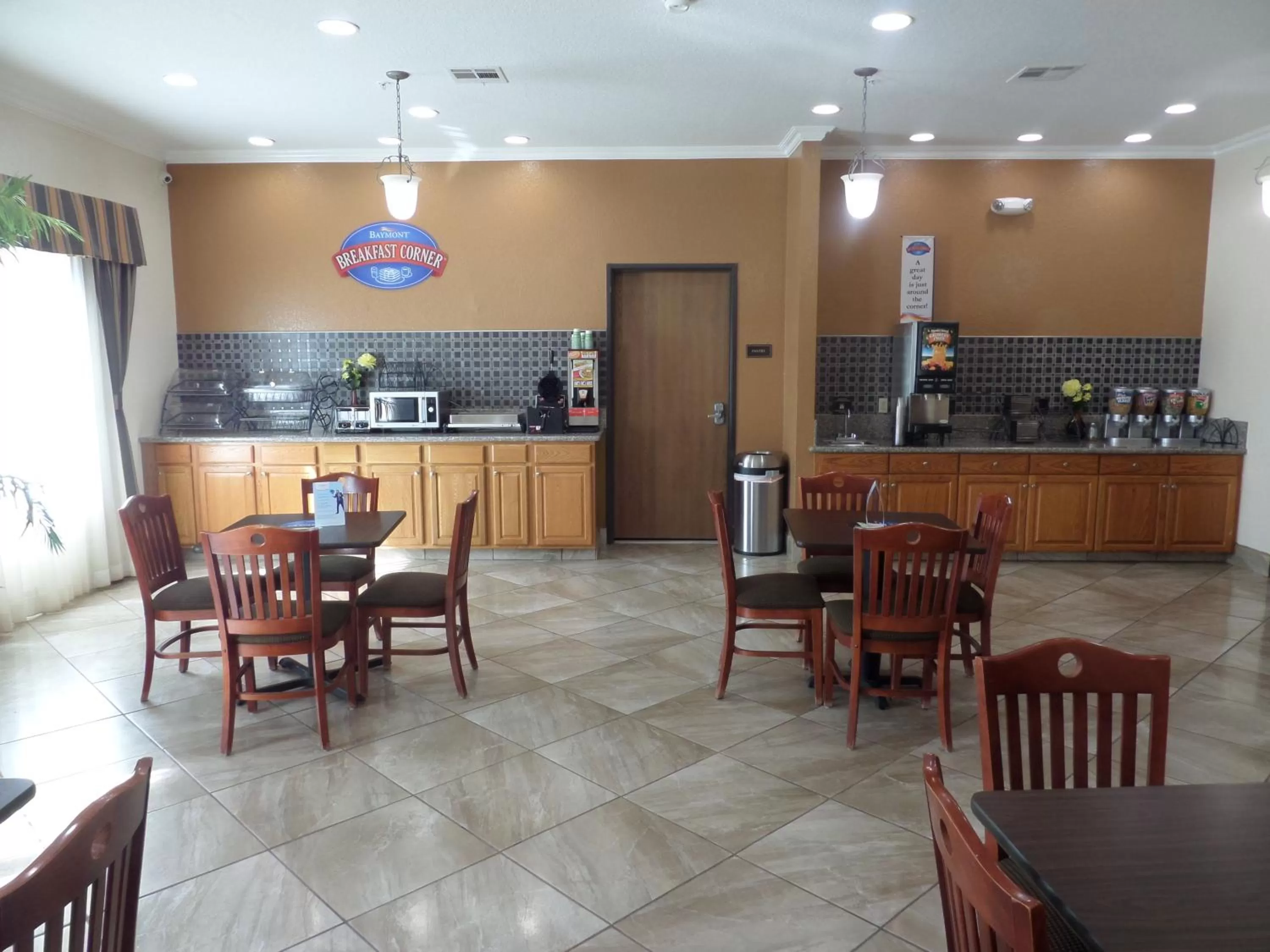 Food and drinks in Baymont by Wyndham Pearsall