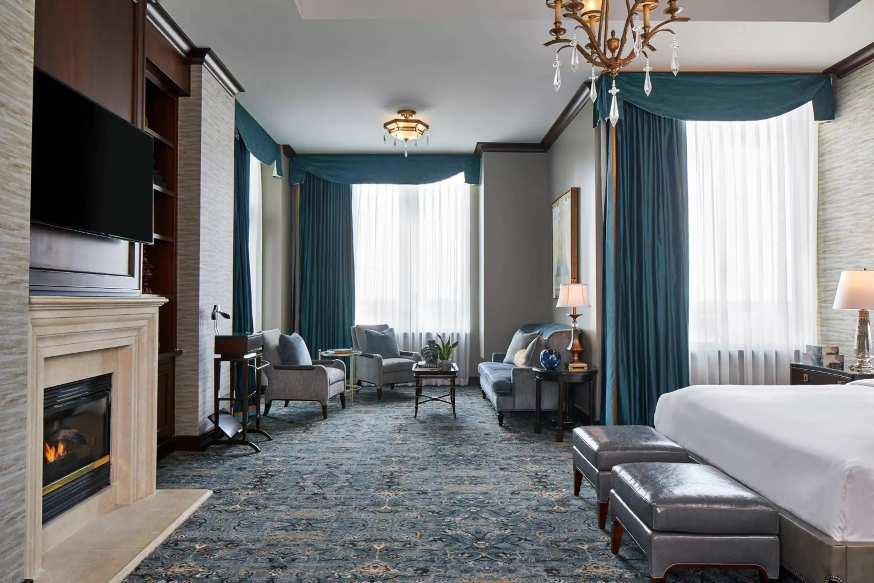 Bedroom, Seating Area in Renaissance Montgomery Hotel & Spa at the Convention Center