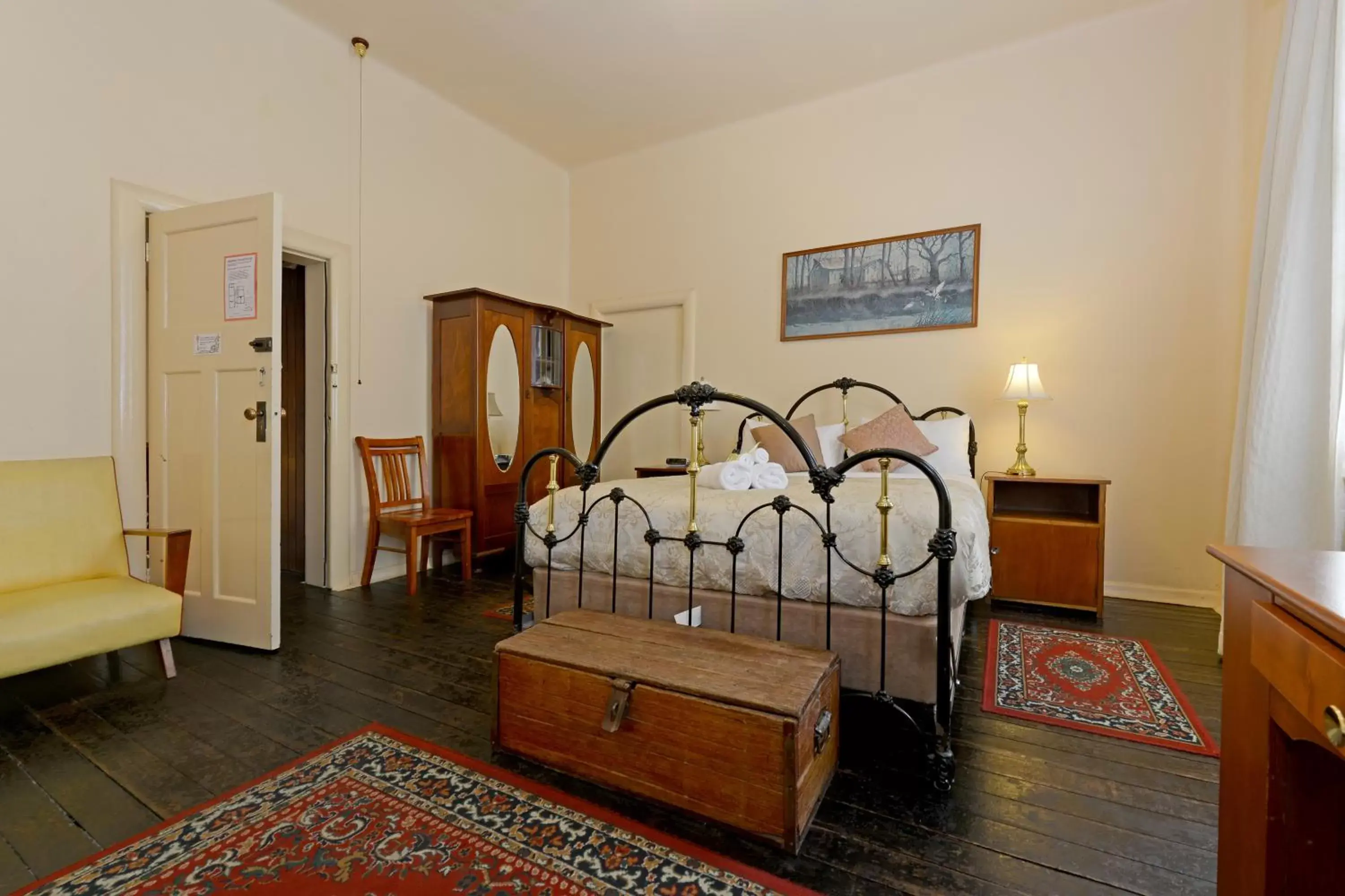 Bedroom, Bed in Edinburgh Gallery Bed & Breakfast