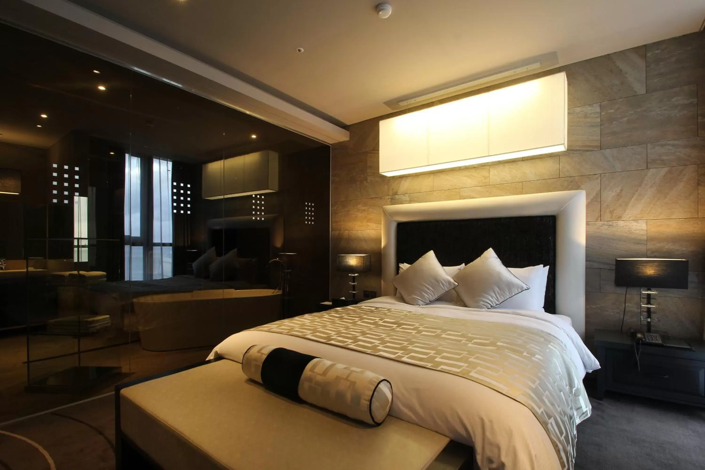 Photo of the whole room, Bed in Best Louis Hamilton Hotel Haeundae