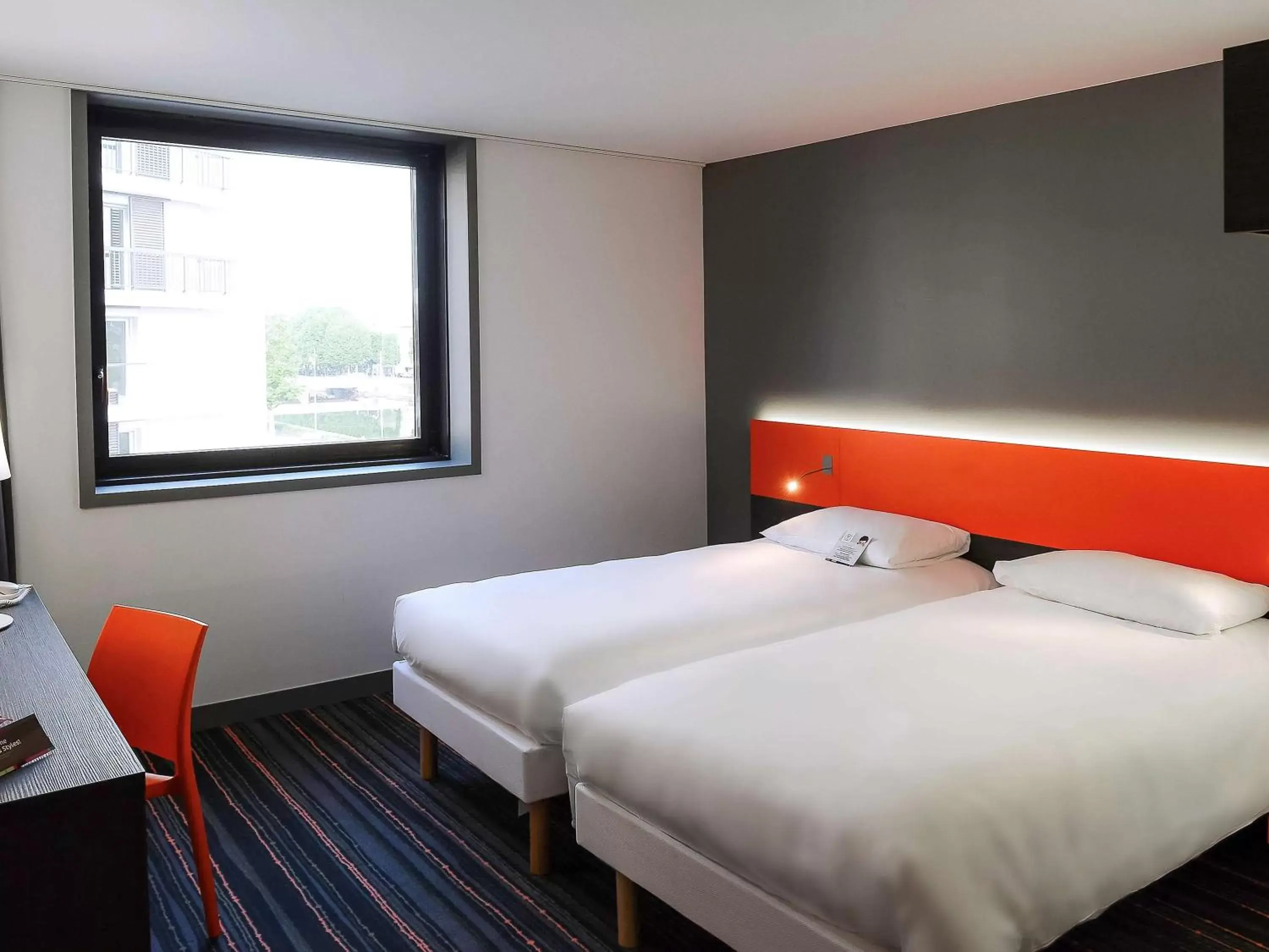 Twin Room in ibis Styles Caen centre gare