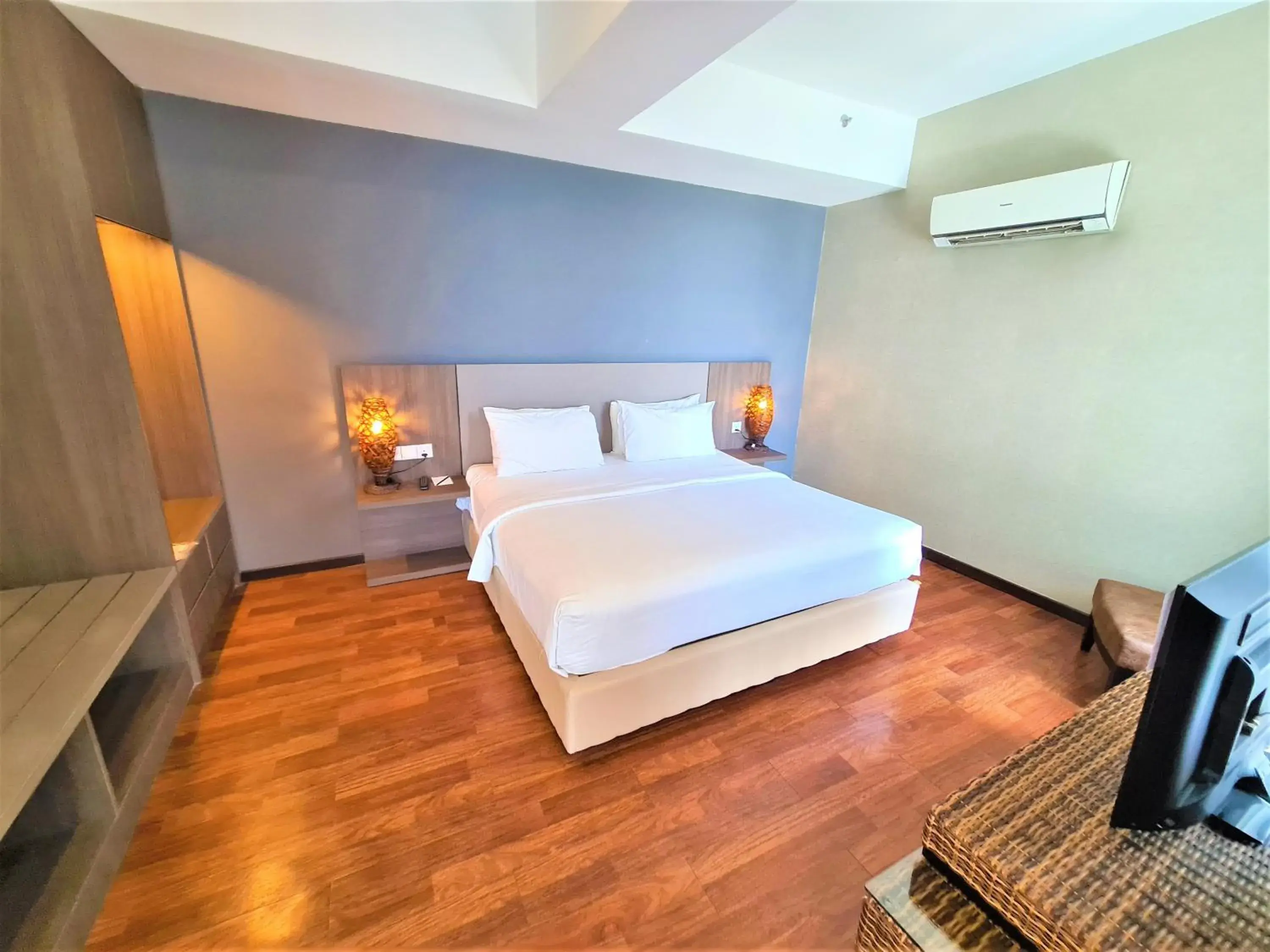 Bed in Nexus Regency Suites & Hotel