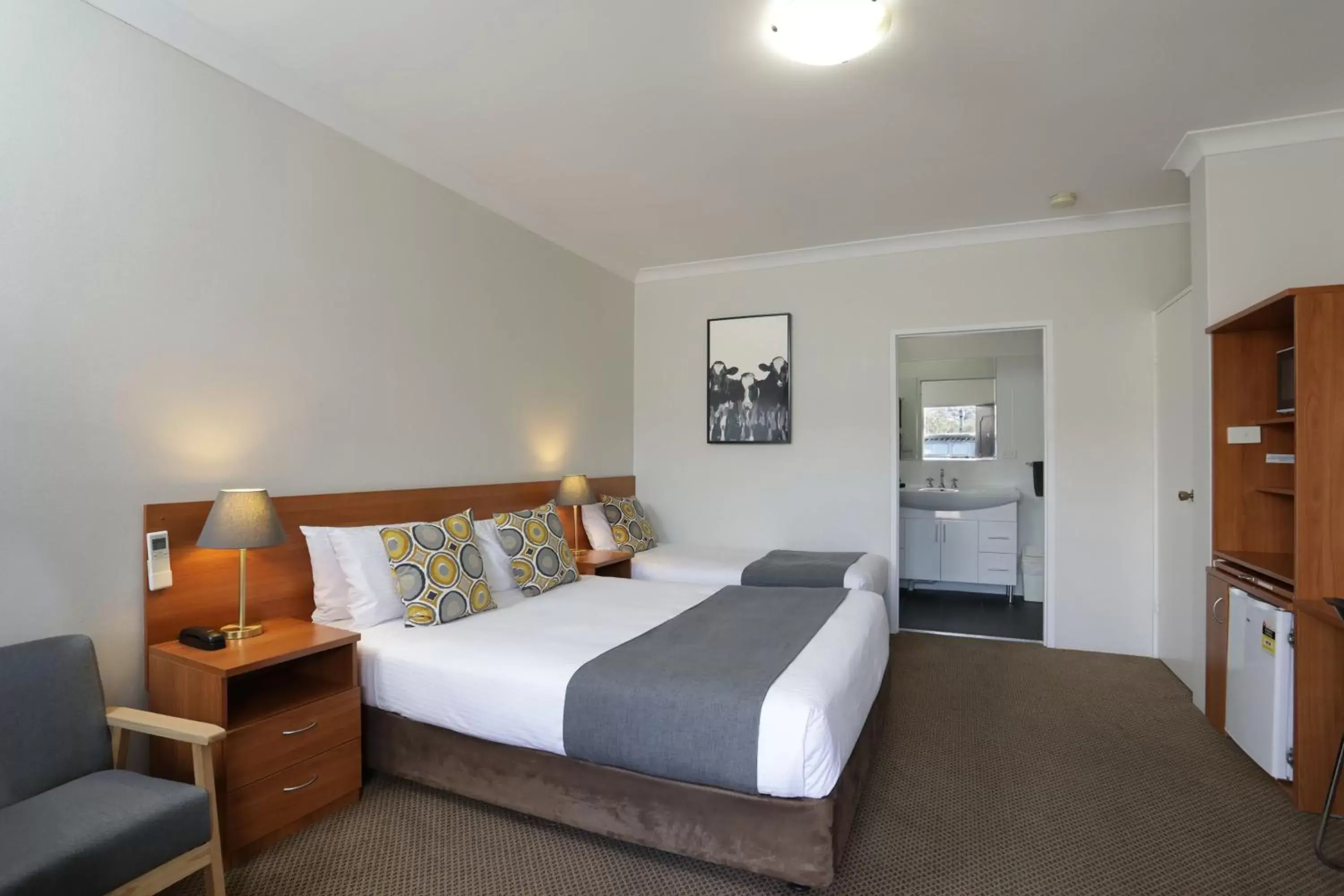 Bedroom, Bed in Cadman Motor Inn and Apartments Bedroom, Bed in Cadman Motor Inn and Apartments