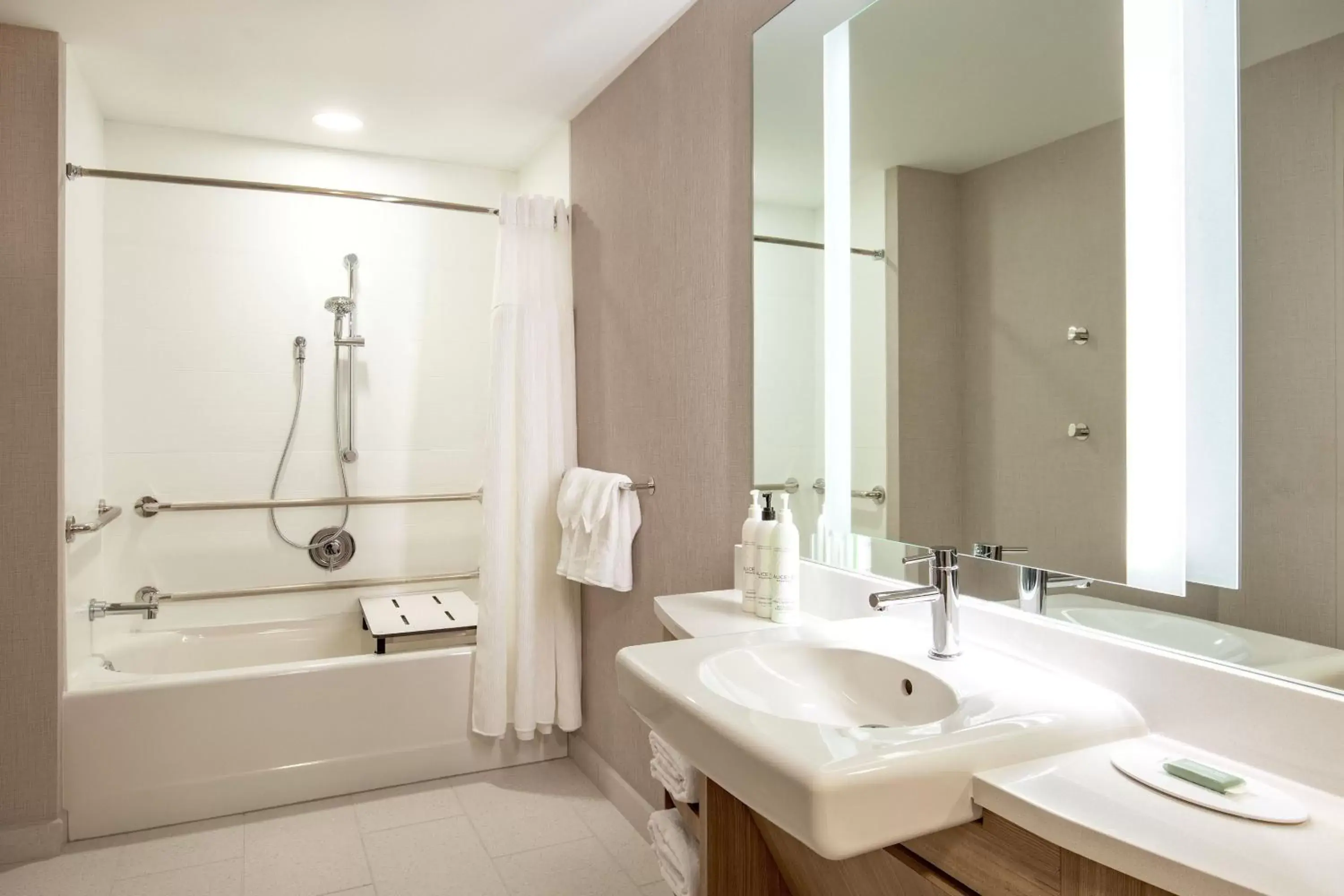 Bathroom in SpringHill Suites by Marriott Boston Logan Airport Revere Beach