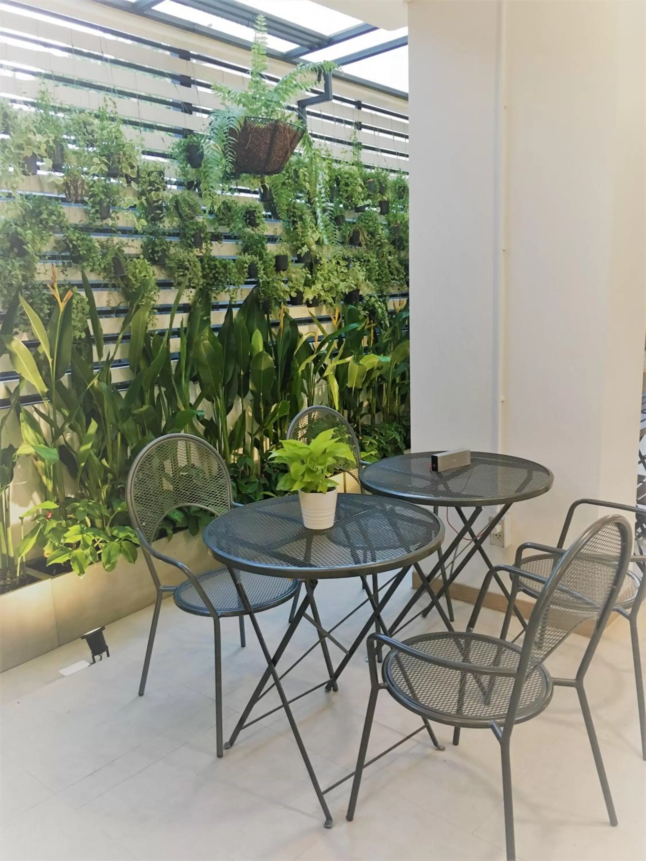 Seating area in Bangkok Saran Poshtel