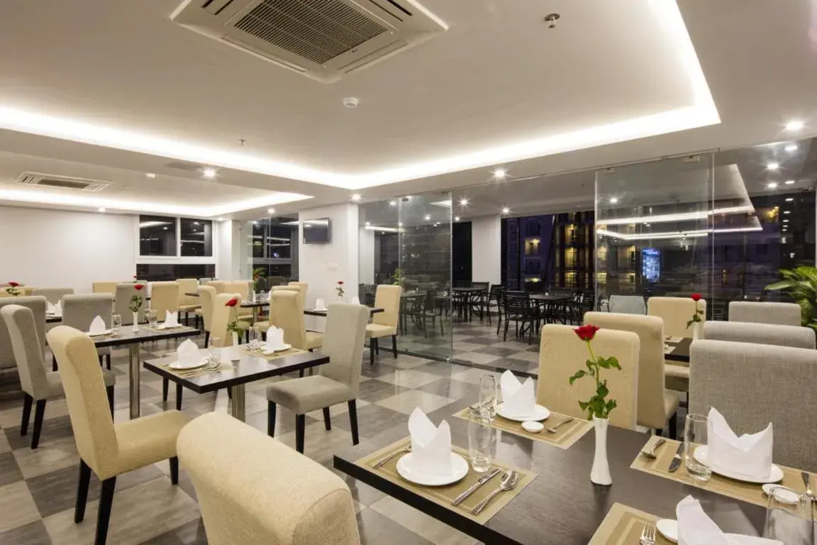 Restaurant/Places to Eat in Maple Leaf Hotel & Apartment
