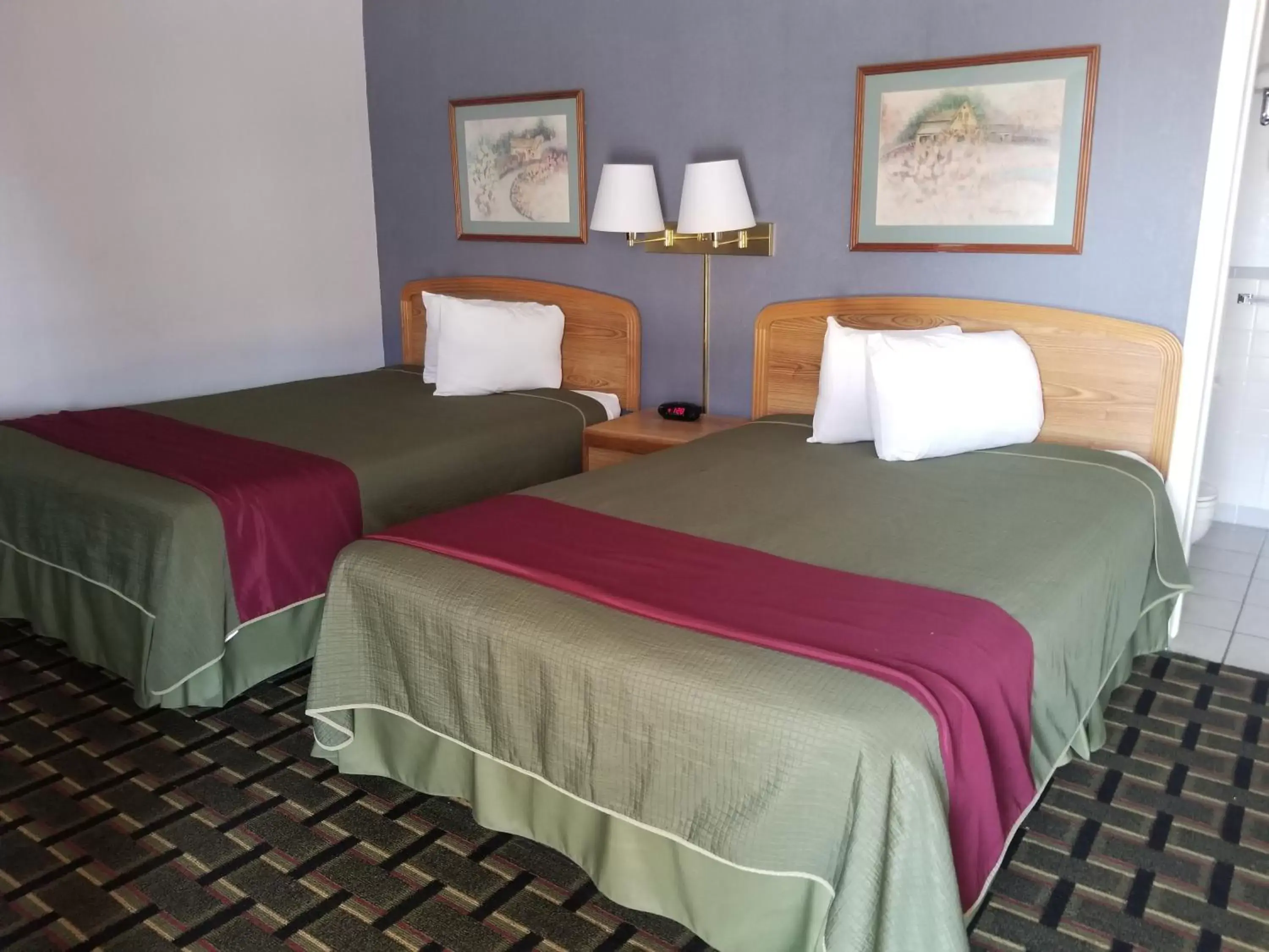 Bed in Americas Best Value Inn Belleville