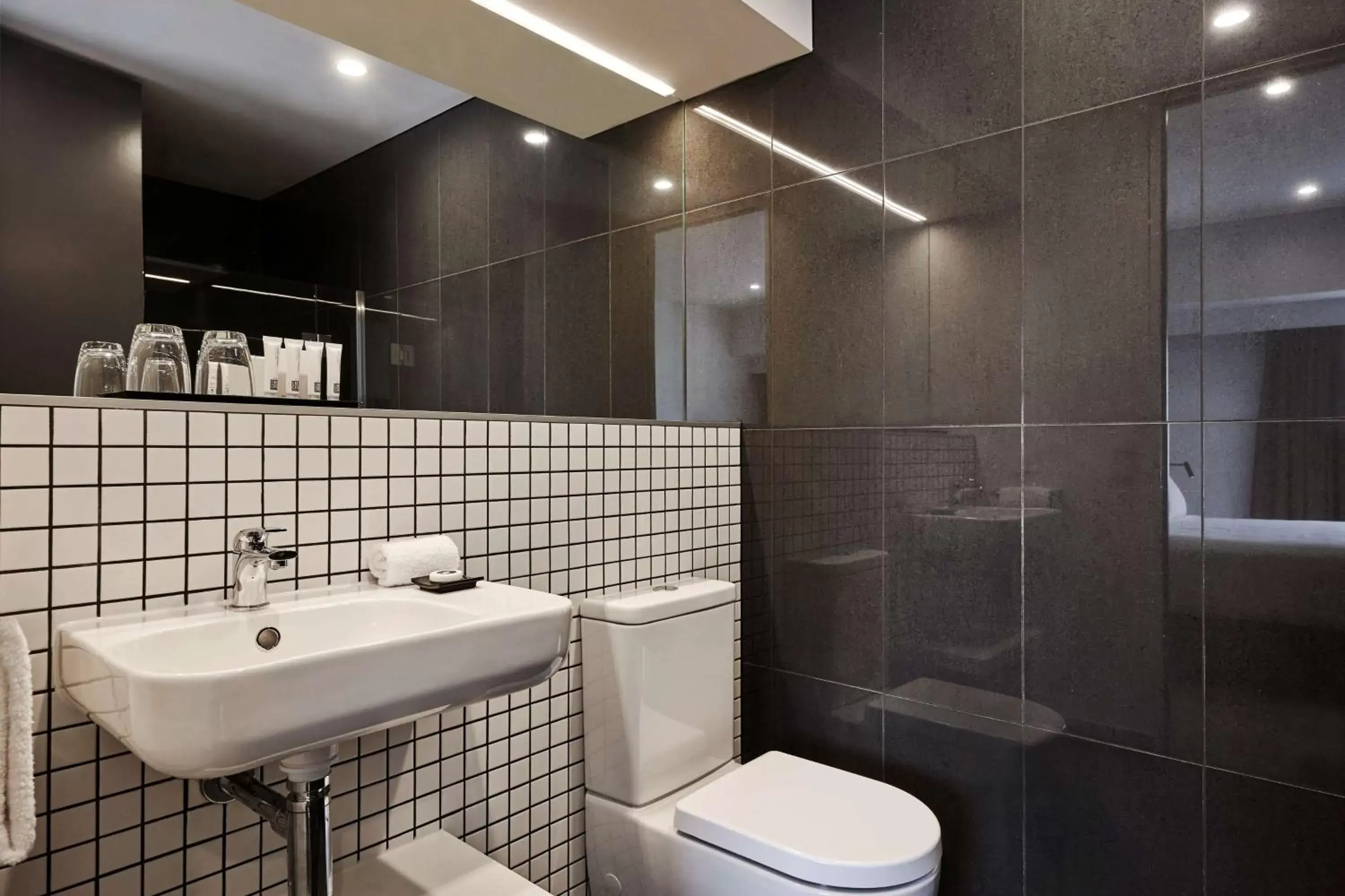 Bathroom in Travelodge Hotel Auckland Wynyard Quarter