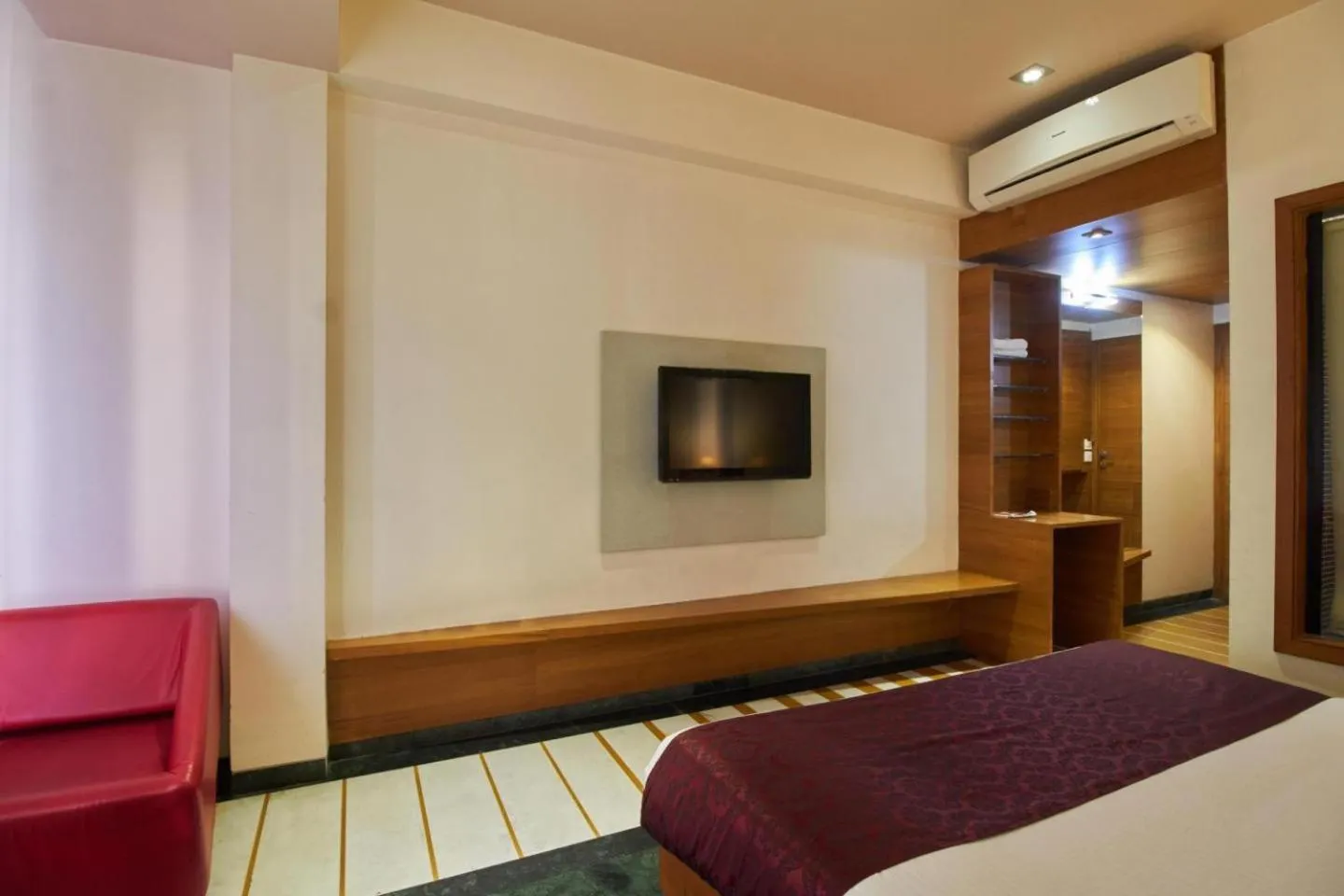 Area and facilities, Bed in Hotel Shalimar Palace