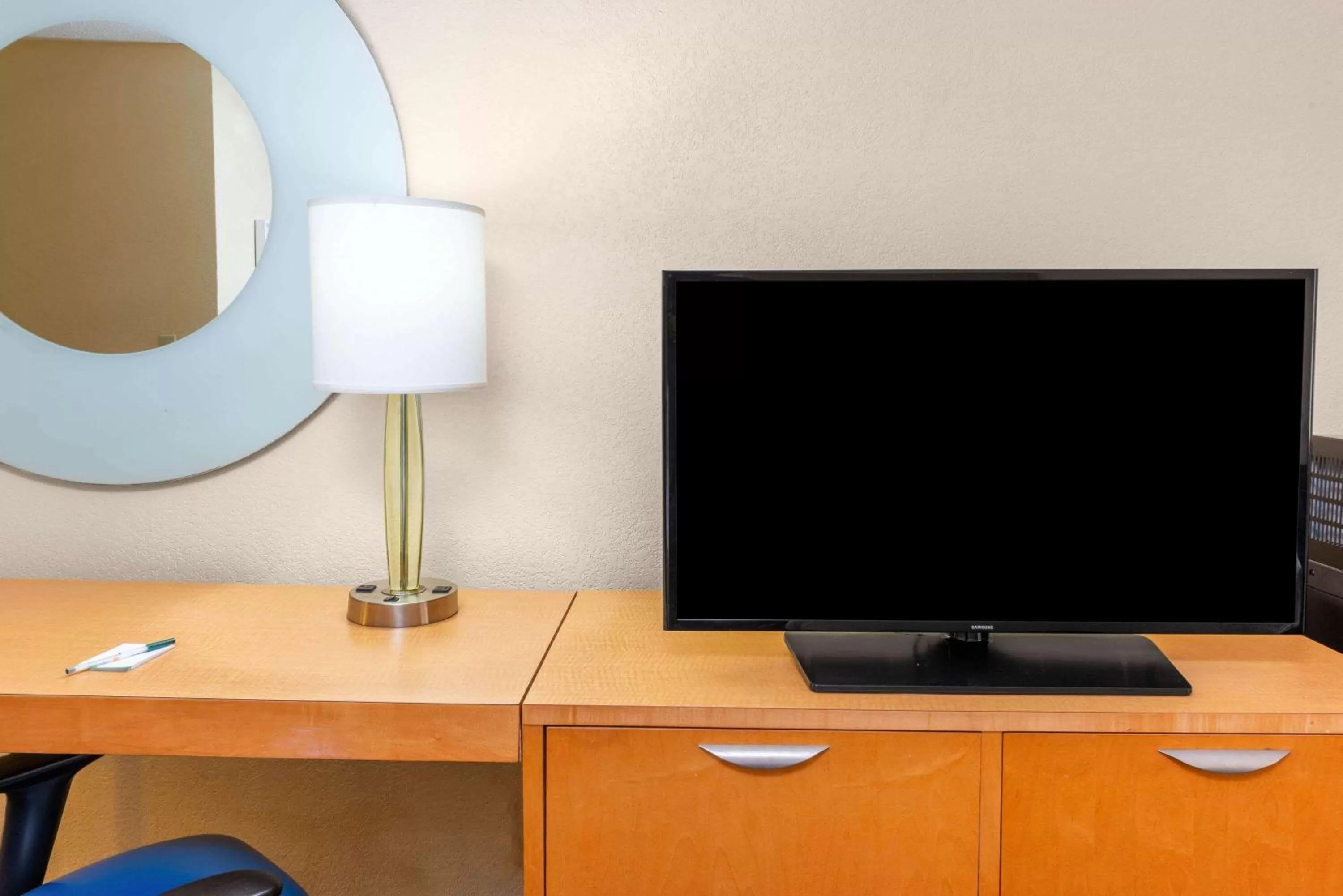 Photo of the whole room in La Quinta by Wyndham Fort Lauderdale Pompano Beach