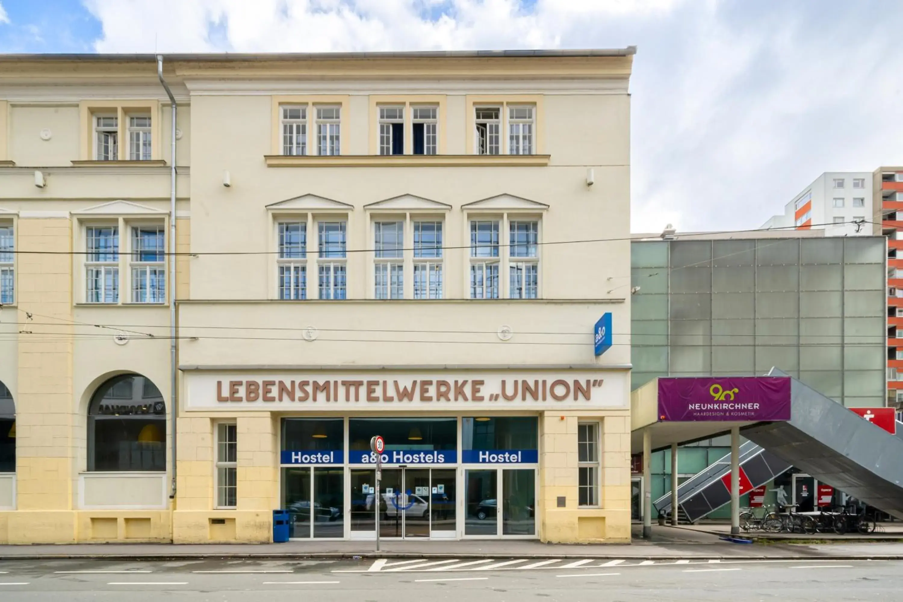 Facade/entrance, Property Building in A&O Salzburg Hauptbahnhof