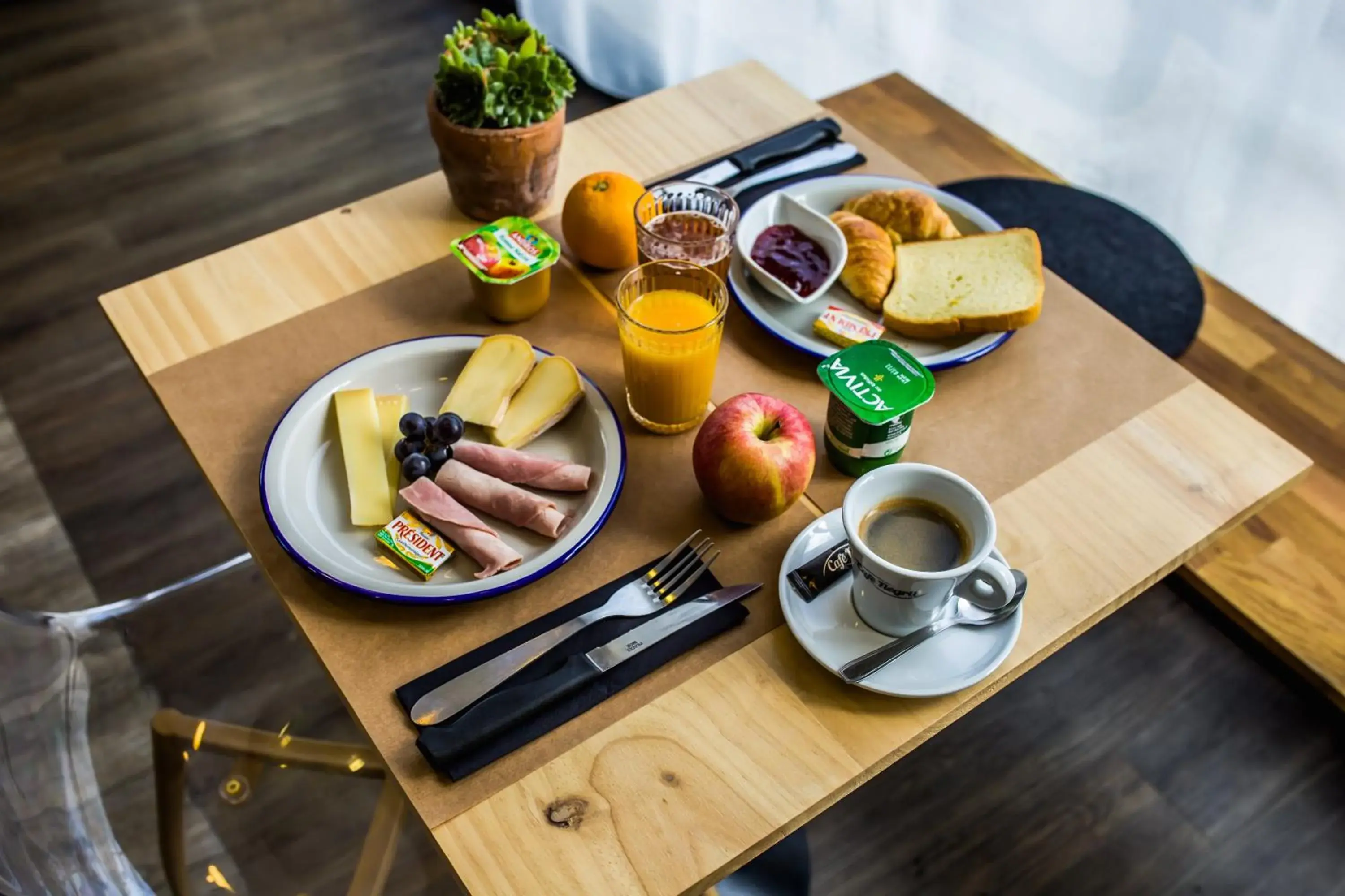 Breakfast in Hotel Gascogne