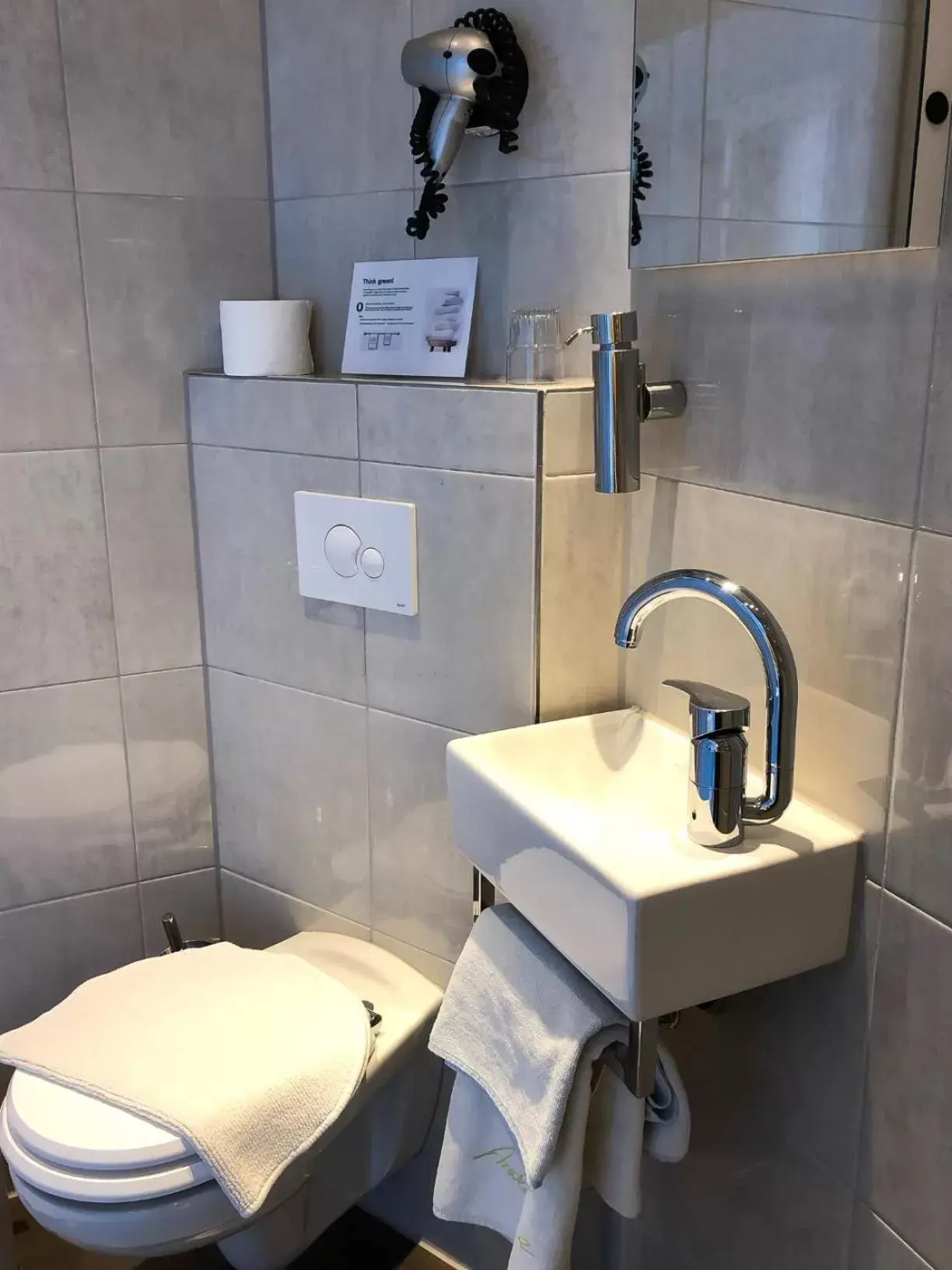 Toilet, Bathroom in Jupiter Hotel