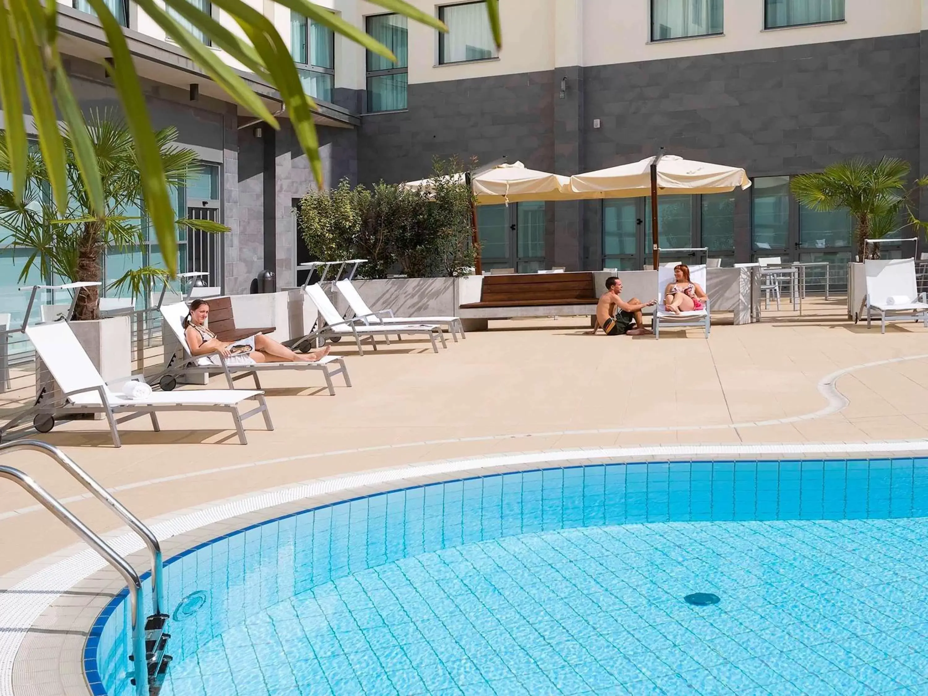 On site, Swimming Pool in Novotel Milano Malpensa Aeroporto