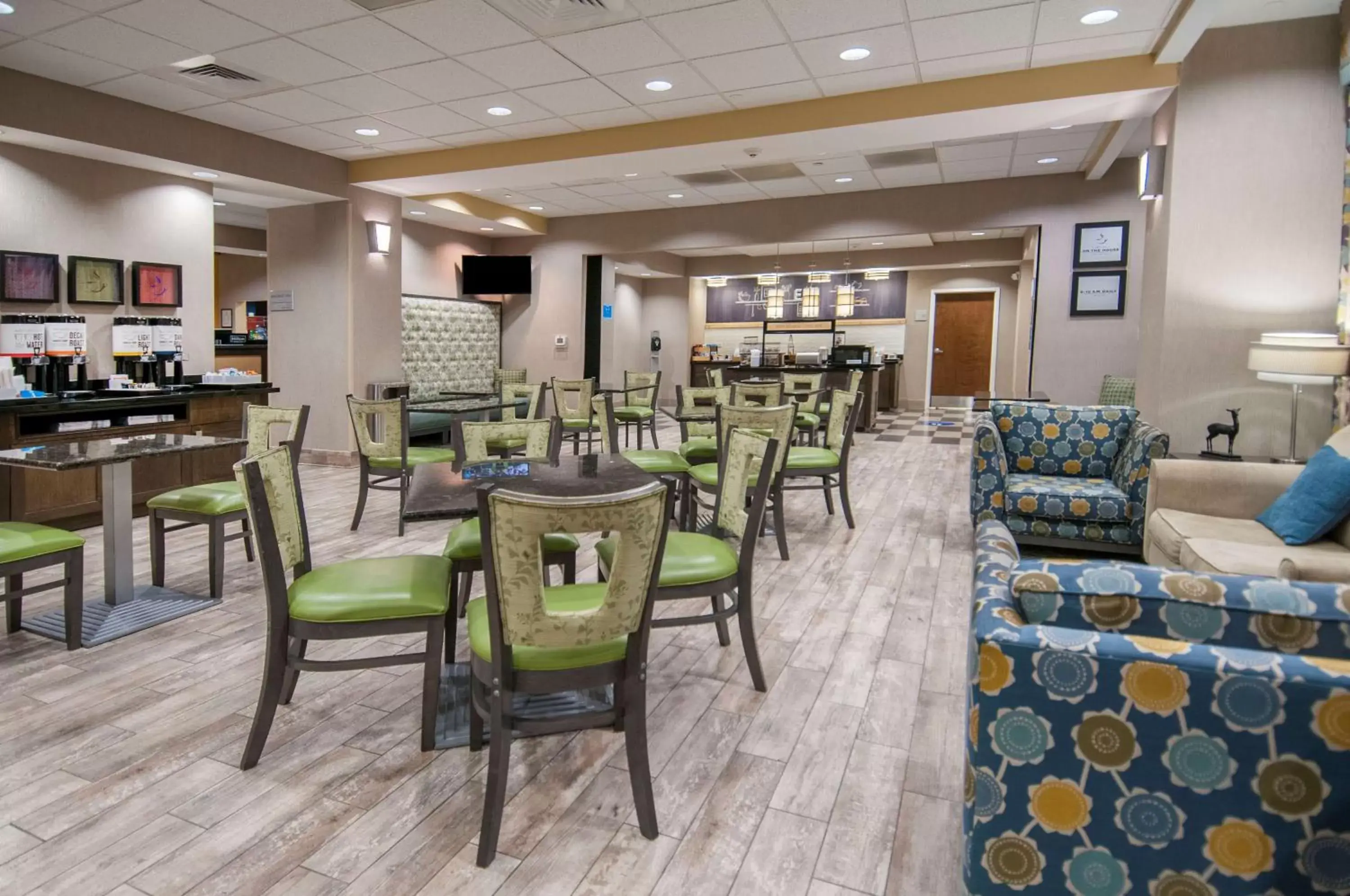 Lobby or reception, Restaurant/Places to Eat in Hampton Inn Hernando, MS