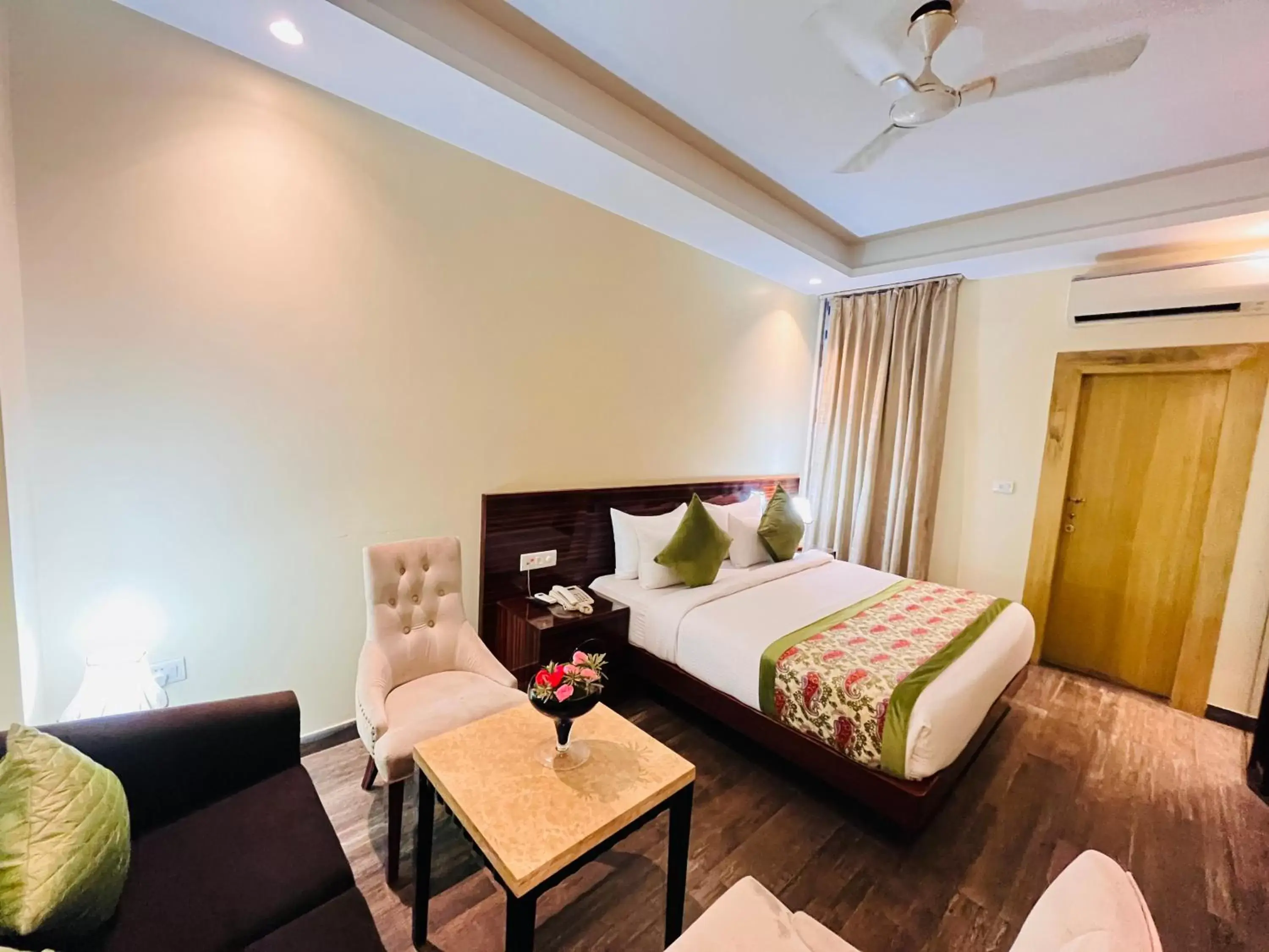 Bed in Hotel Banz - Near Delhi International Airport