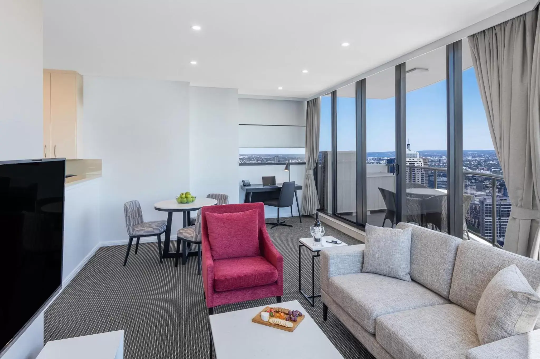 TV and multimedia, Seating Area in Meriton Suites Kent Street, Sydney