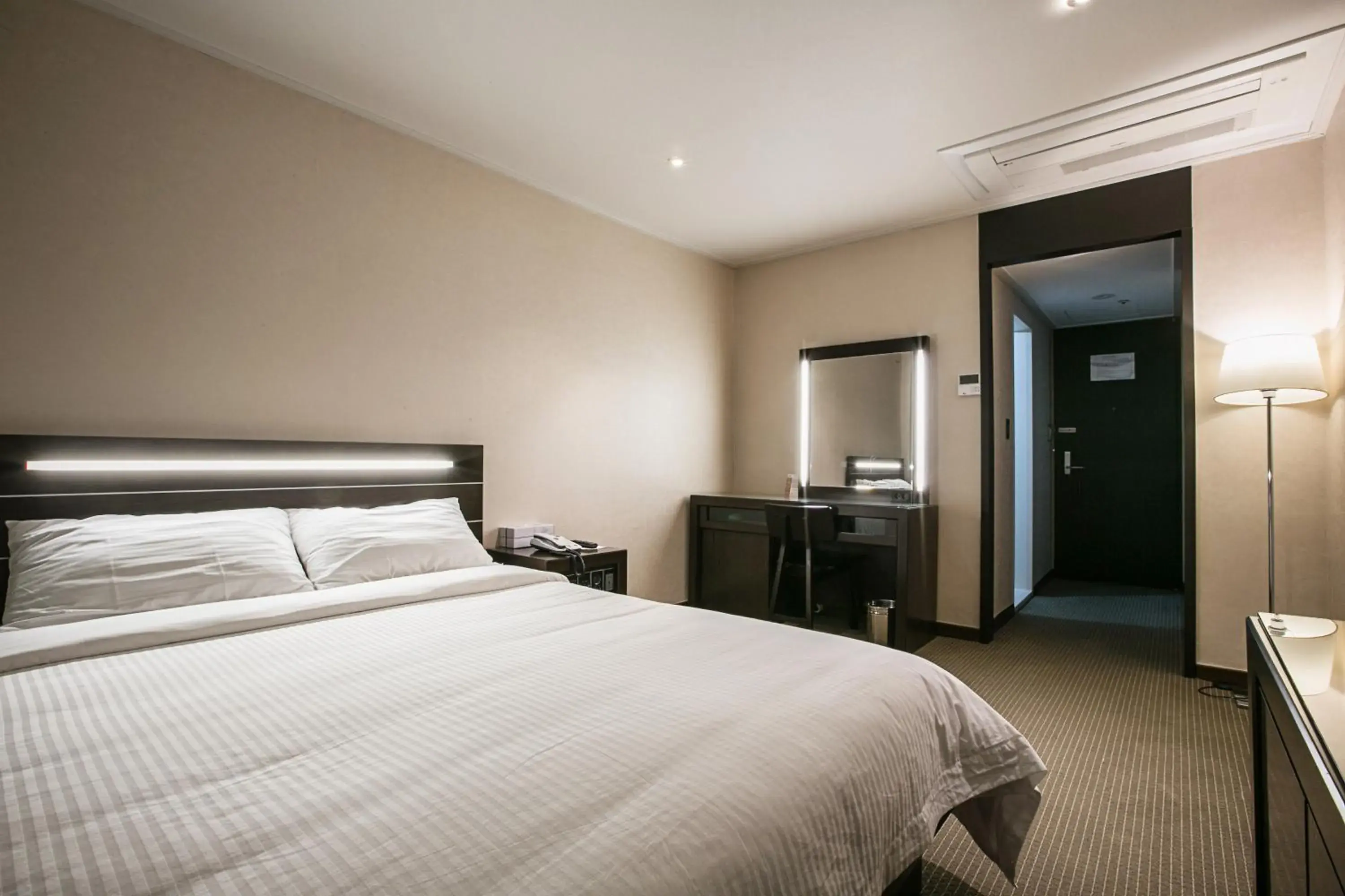 Bedroom, Bed in Busan Tourist Hotel Bedroom, Bed in Busan Tourist Hotel