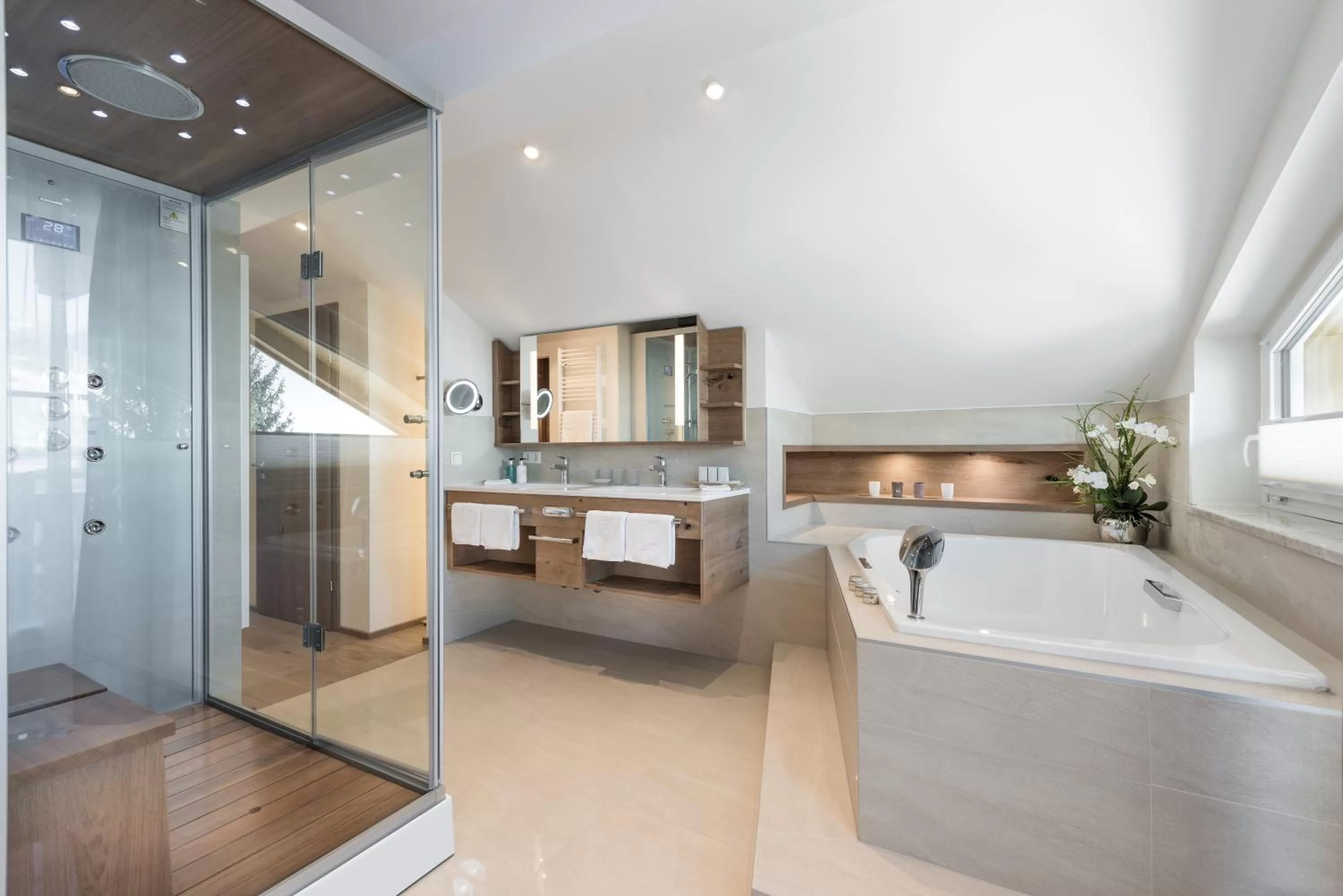 Shower in Hotel Bismarck