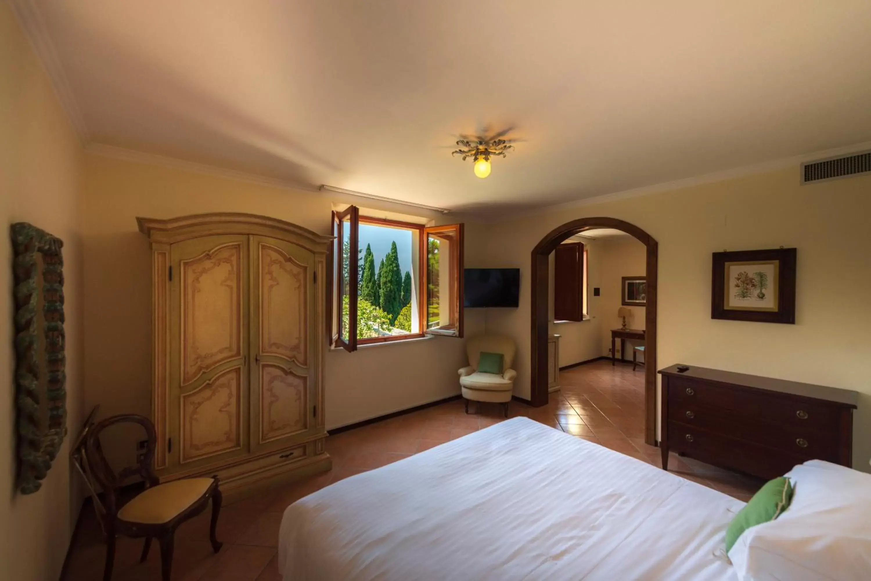 Bed in Villa Scacciapensieri Boutique Hotel