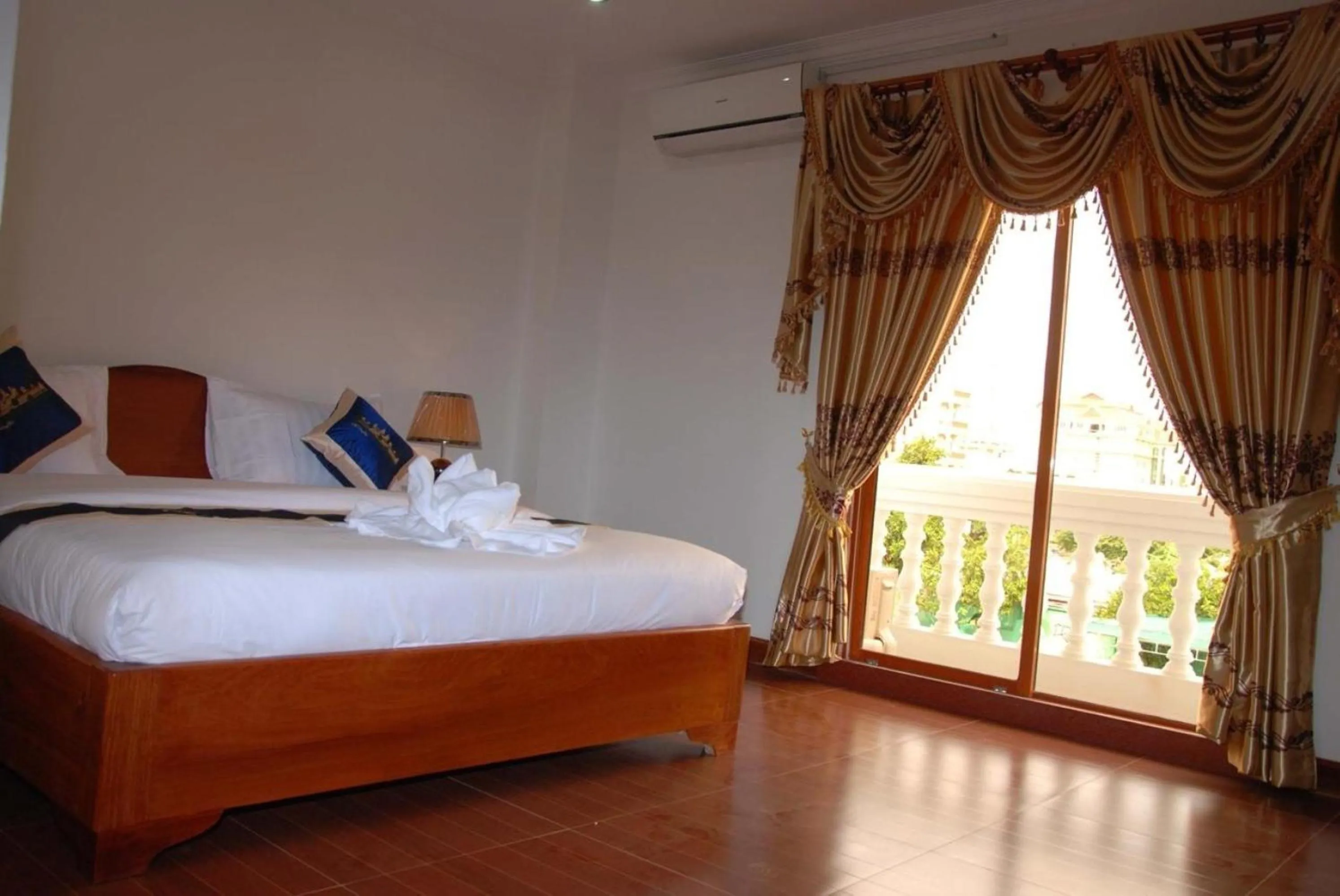 Bedroom, Bed in Emerald BB Battambang Hotel