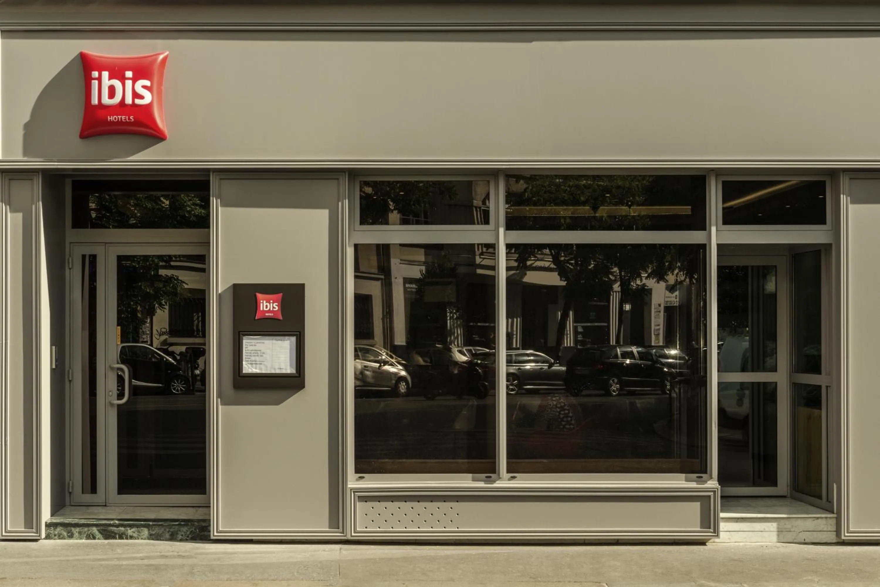 Facade/entrance in ibis Paris Avenue de la Republique