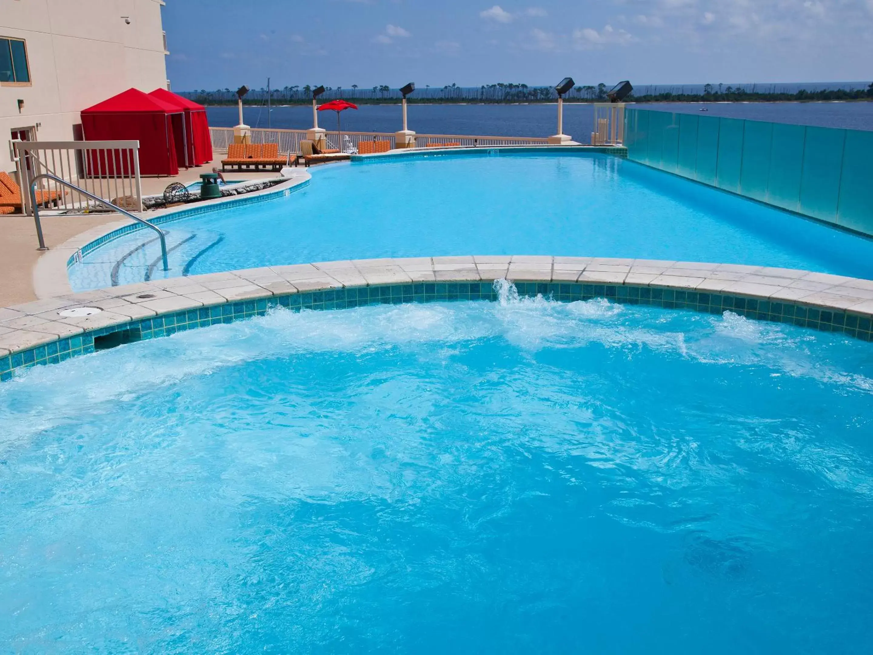 Sea view, Swimming Pool in Golden Nugget Biloxi