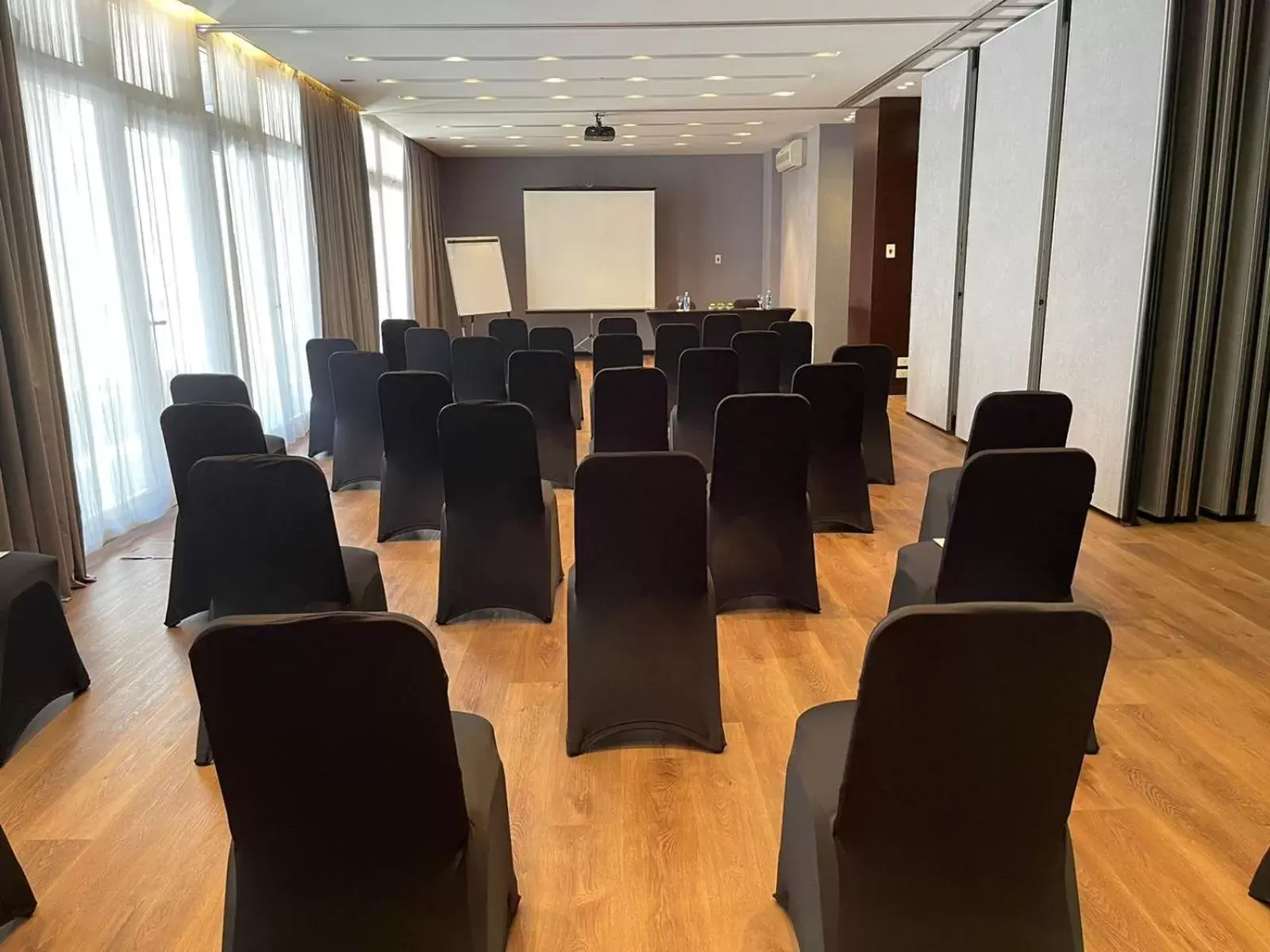 Meeting/conference room in 474 Buenos Aires Hotel