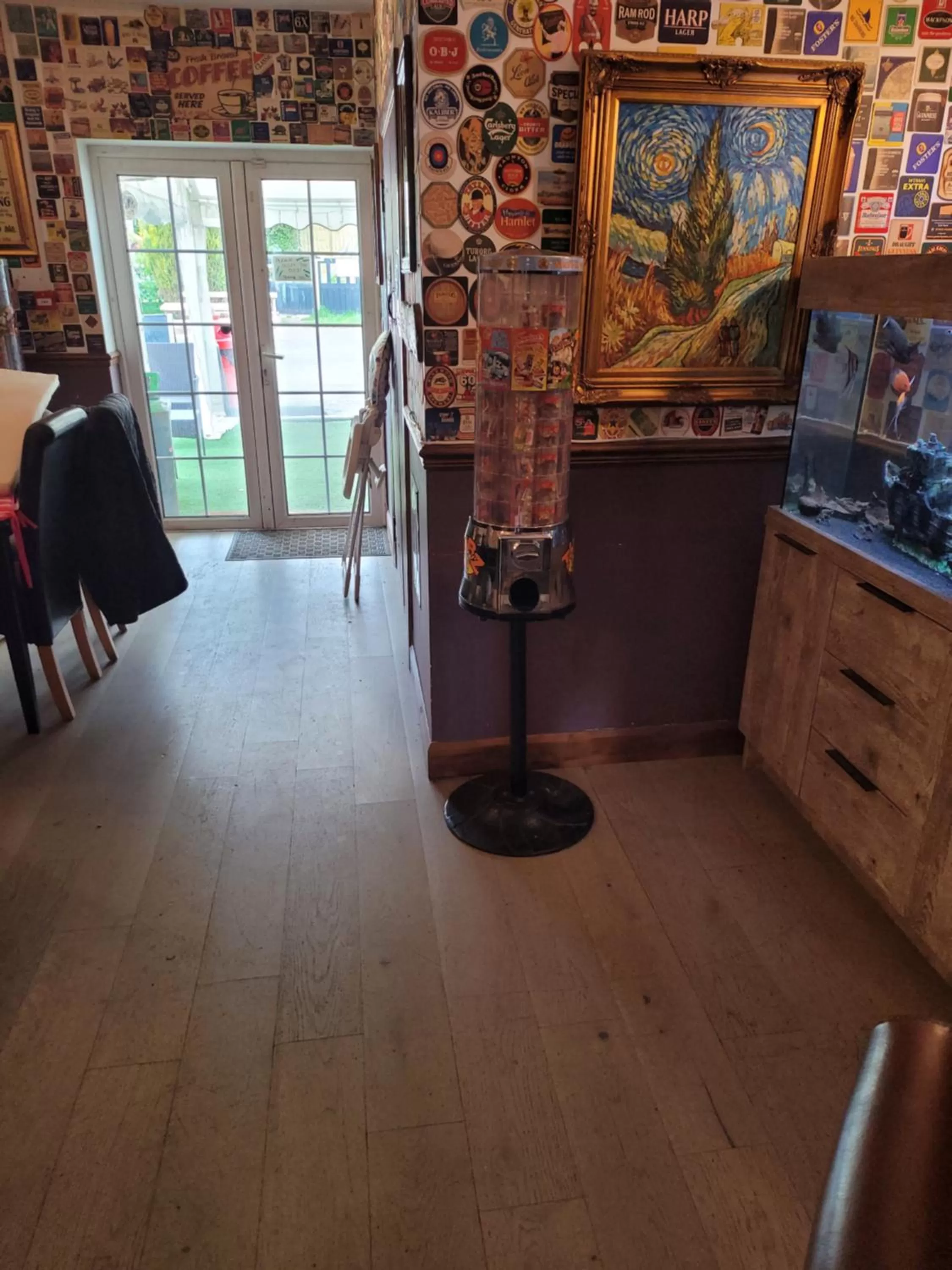 the jackdaw pub SELF CATERING STATIC CARAVAN free breakfast supplied