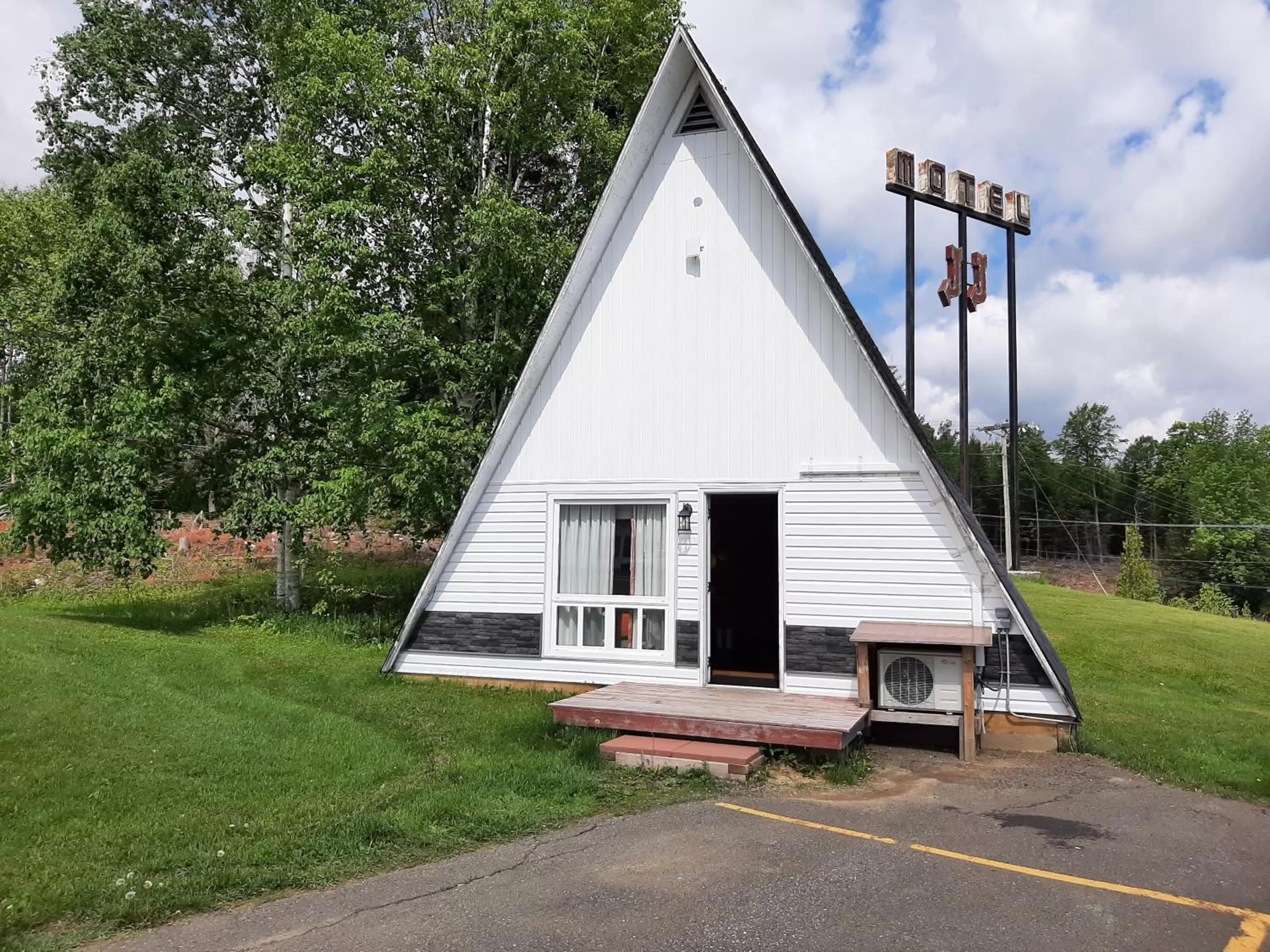 Property building in Howard Johnson by Wyndham Woodstock NB