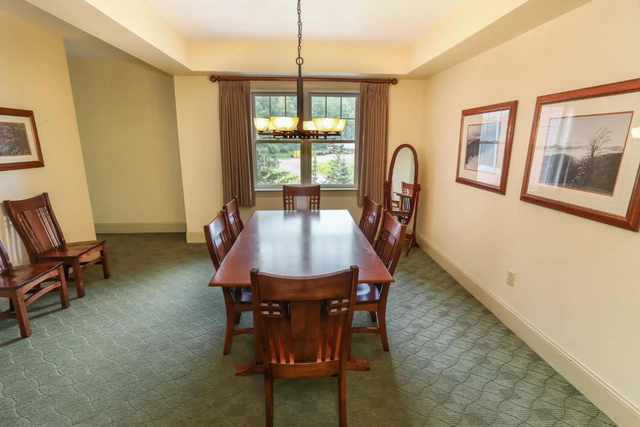 Dining area in Kaatskill Mountain Club and Condos by Hunter Mountain