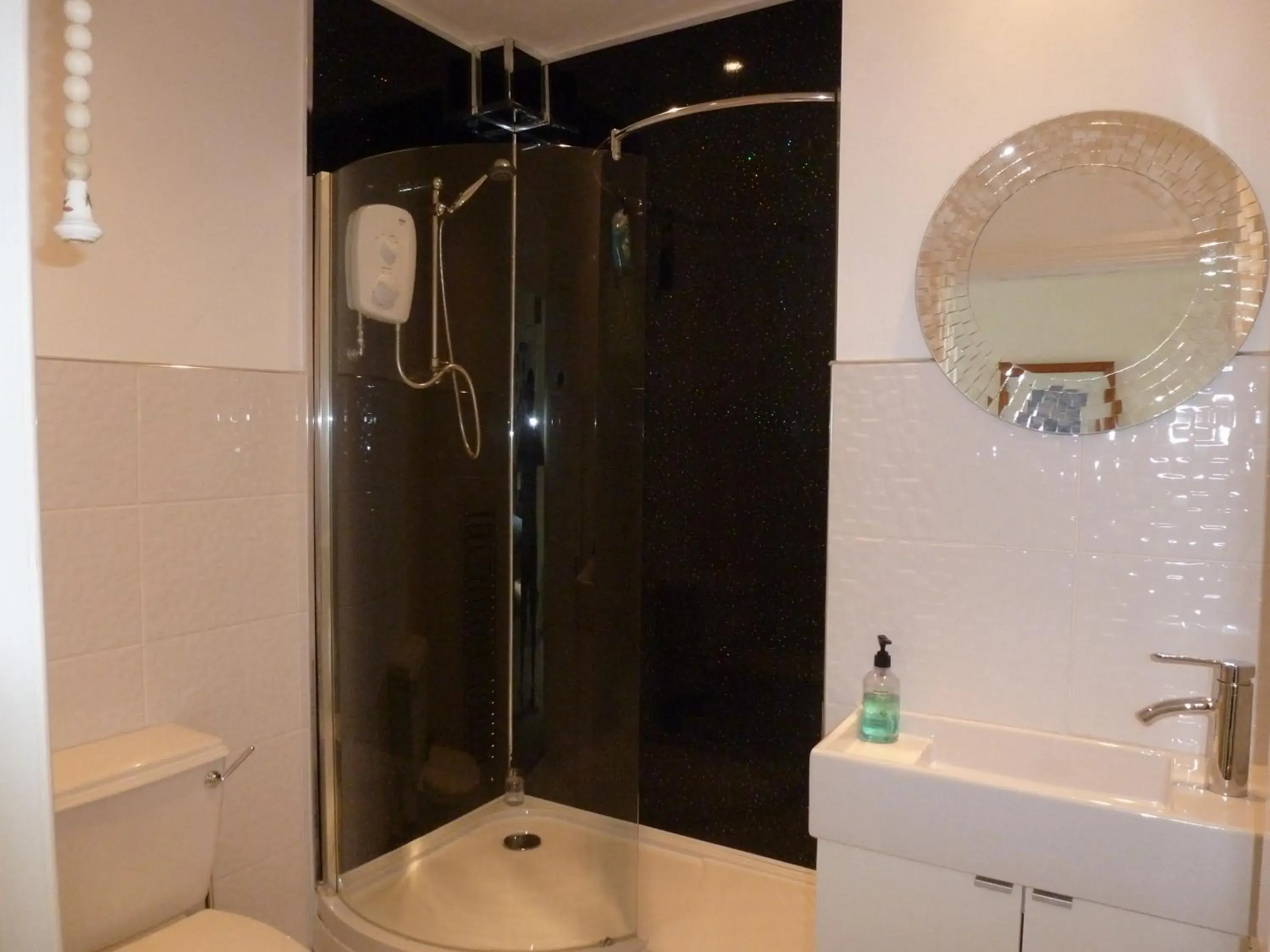 Bathroom in Hedgefield House