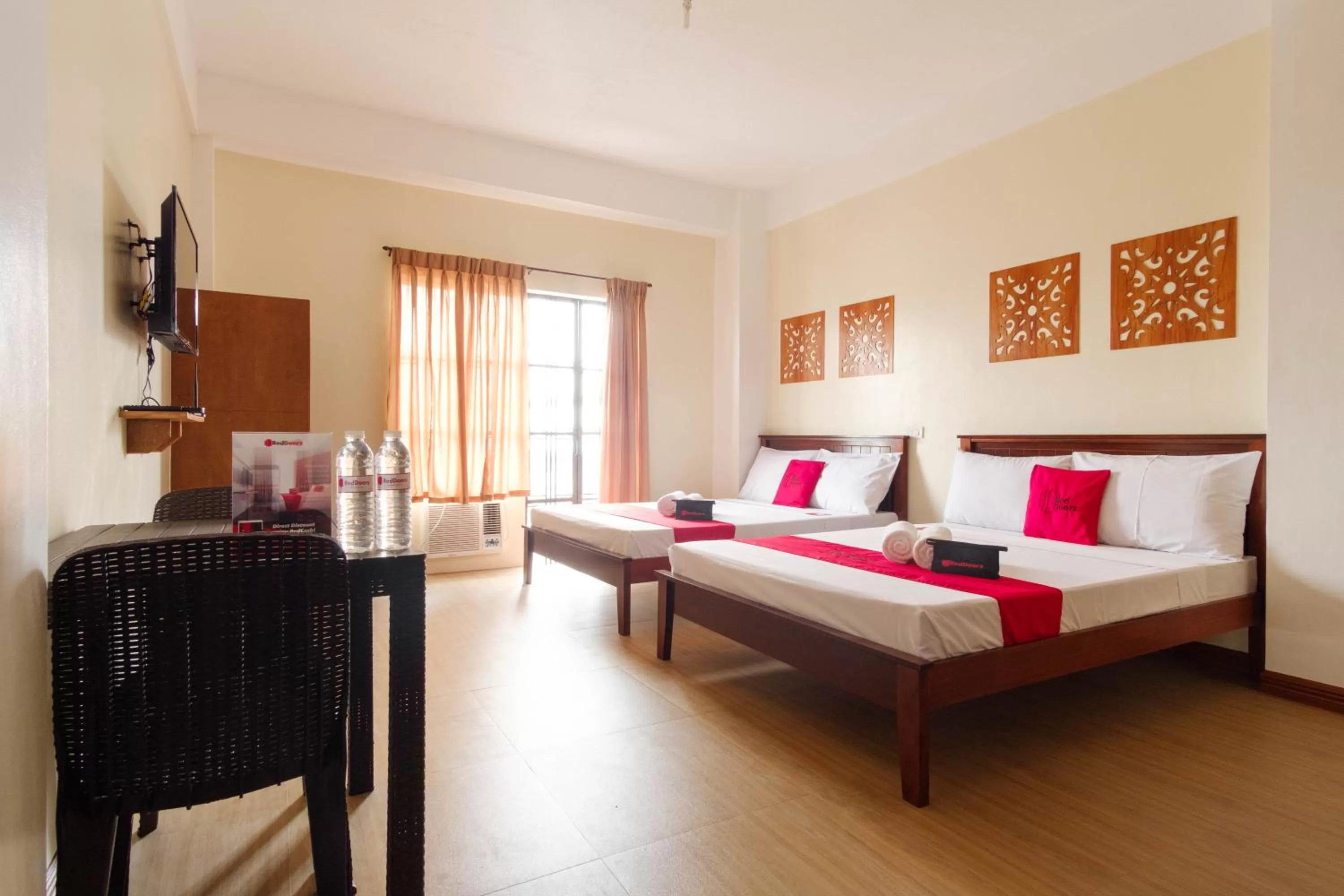 Photo of the whole room, Bed in RedDoorz Plus near Johnson and Johnson Paranaque