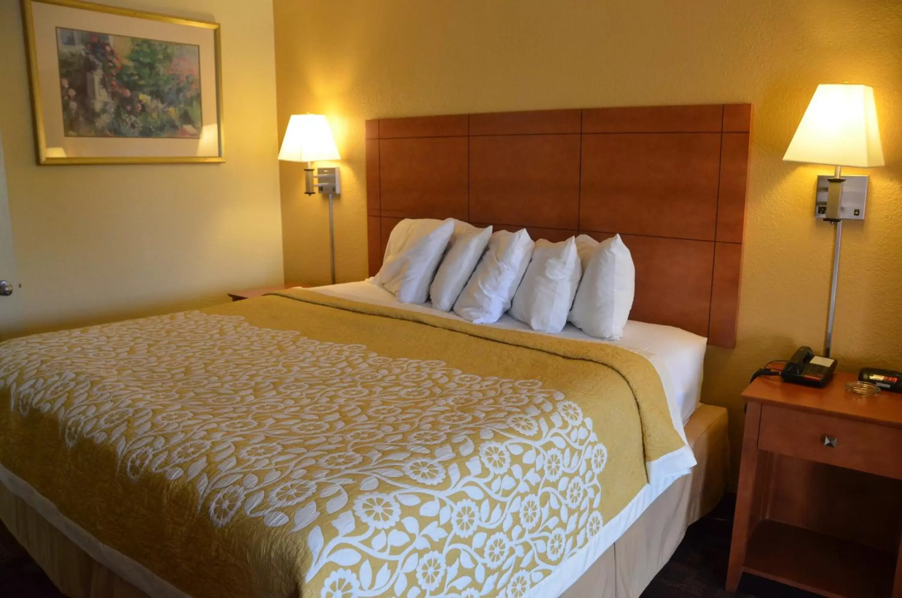 Bedroom, Bed in Days Inn by Wyndham Airport Nashville East