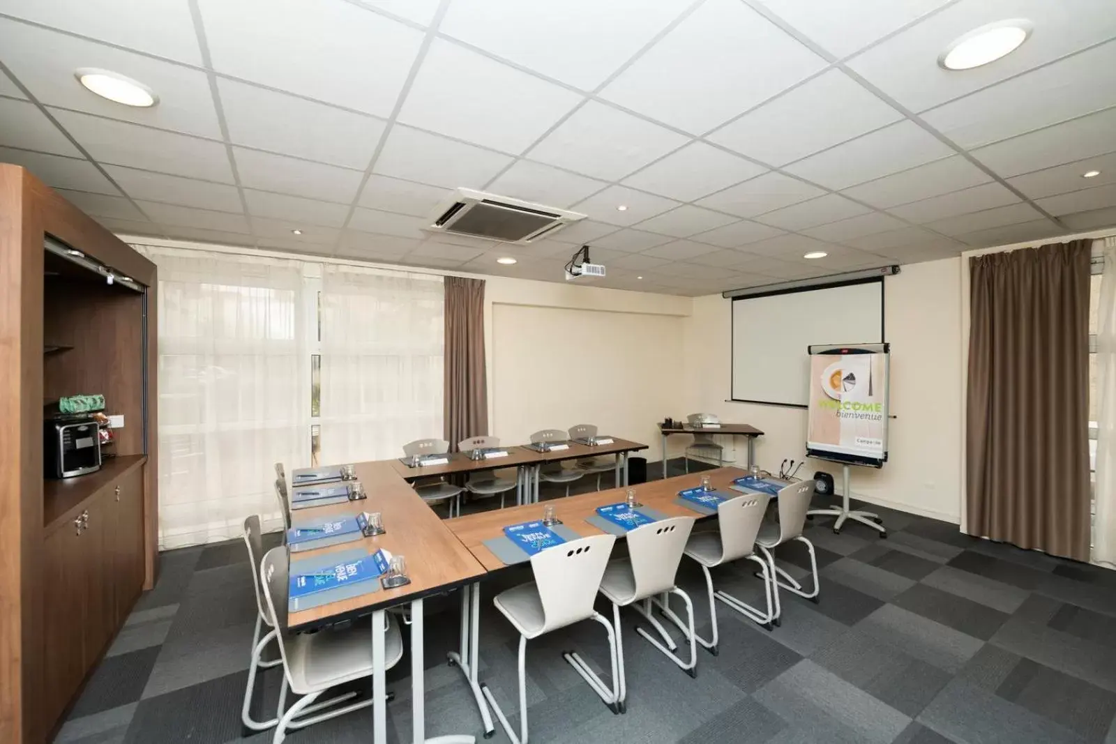 Business facilities in Campanile Reims Centre - Cathedrale